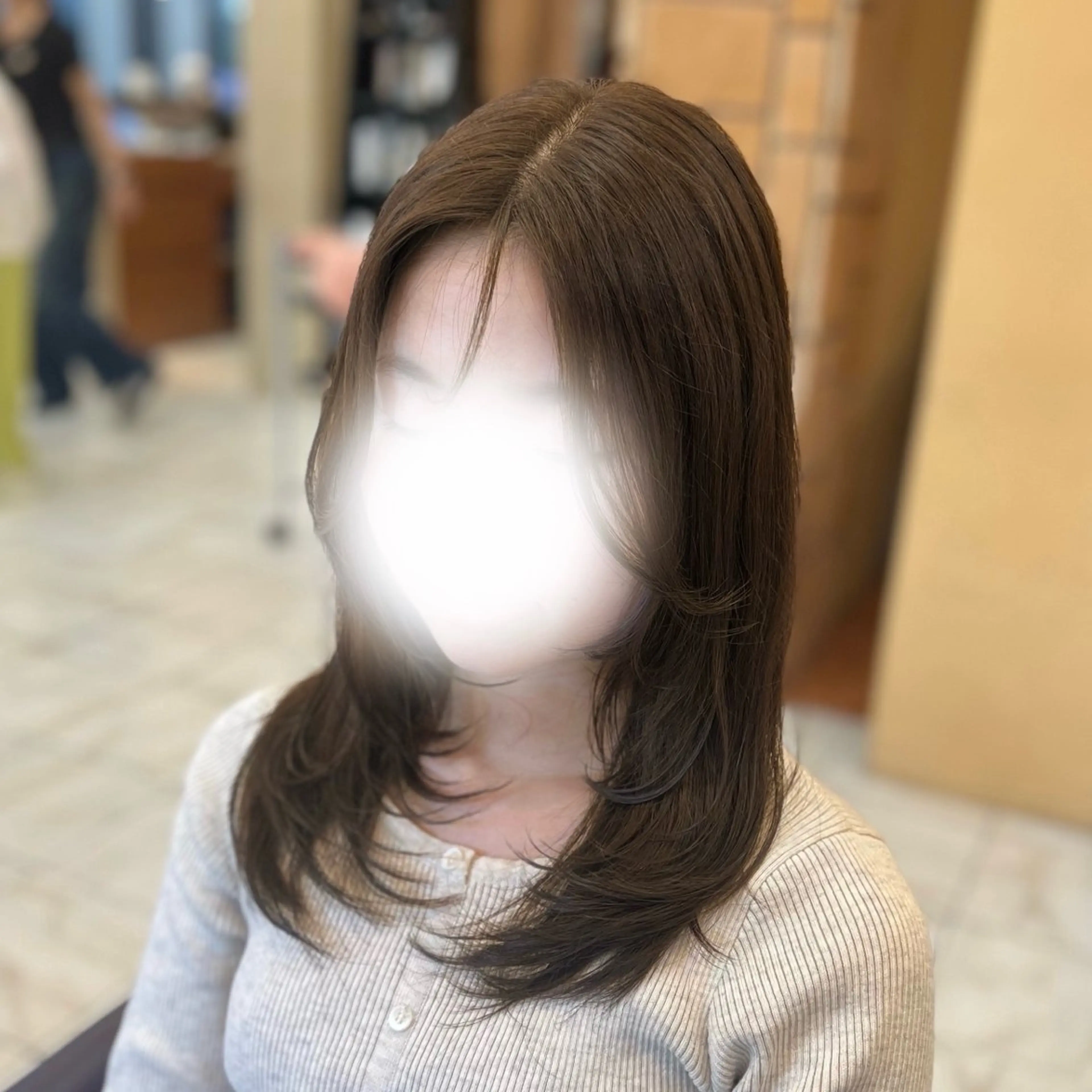 セミロング カラー ブラウンカラー レイヤーカット Luana .Rioneのマツエク・マツパデザイン