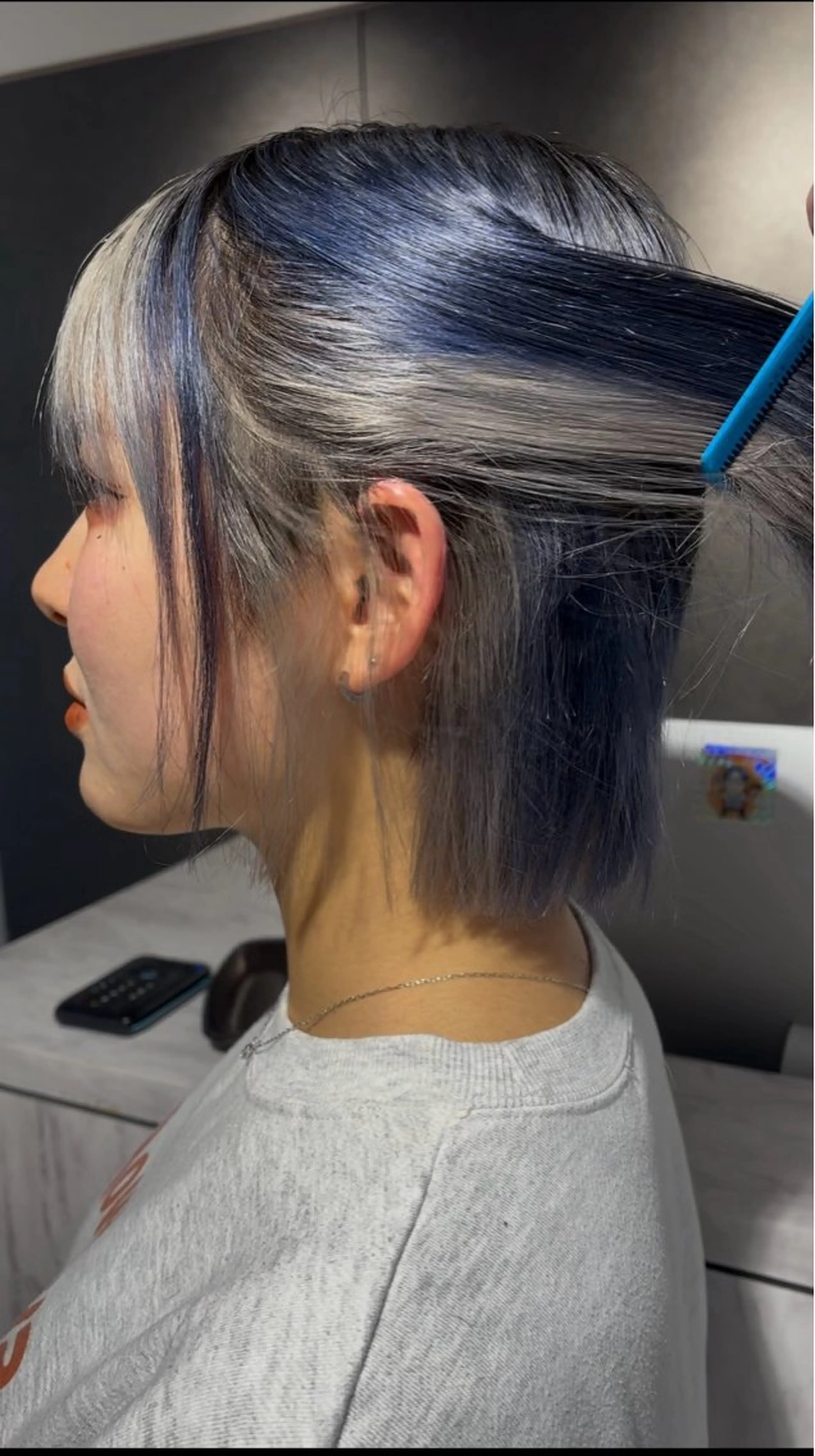 カラー ハイトーン YONIのヘアスタイル