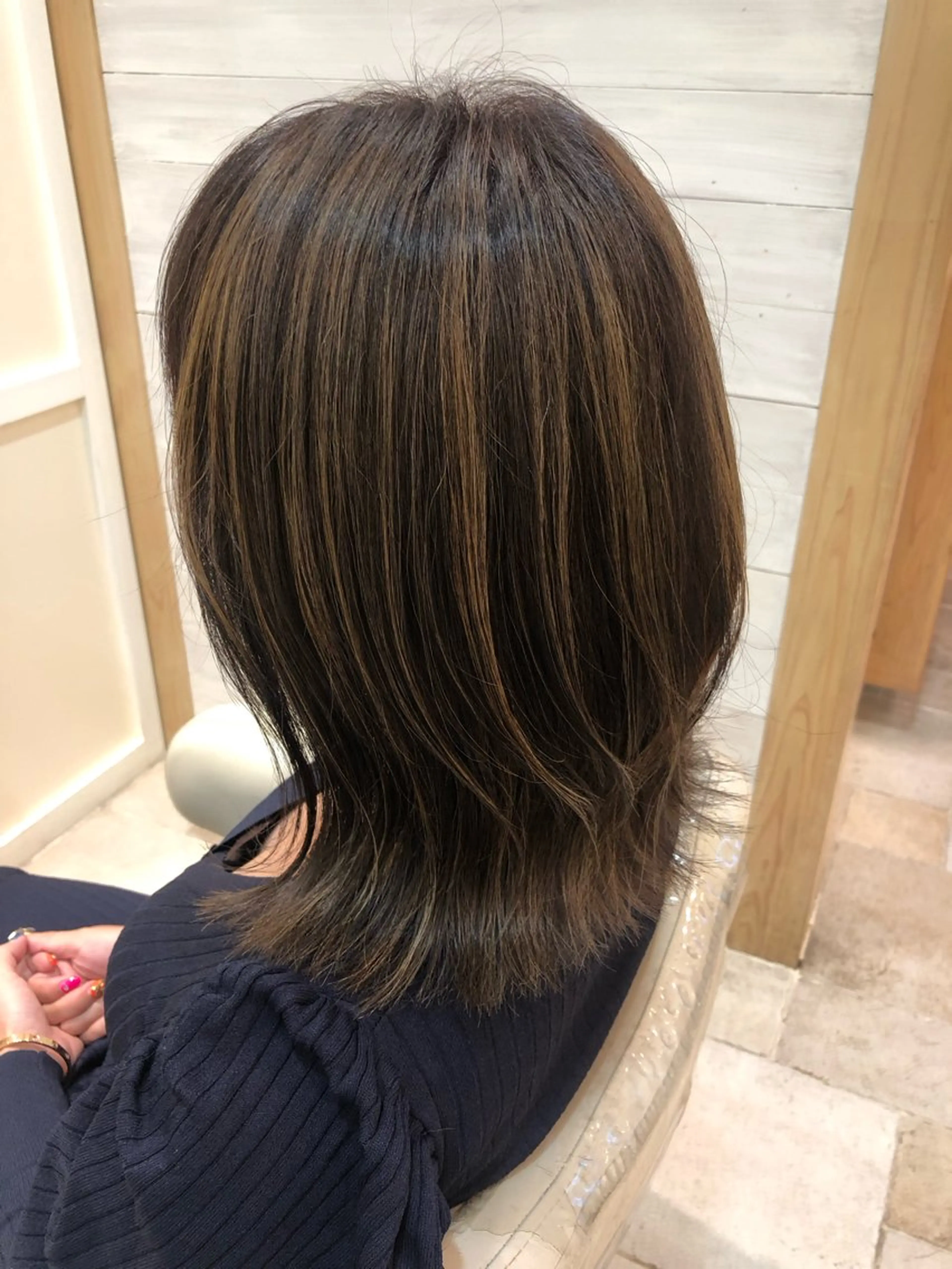 ミディアム カラー 須賀 一美のヘアスタイル