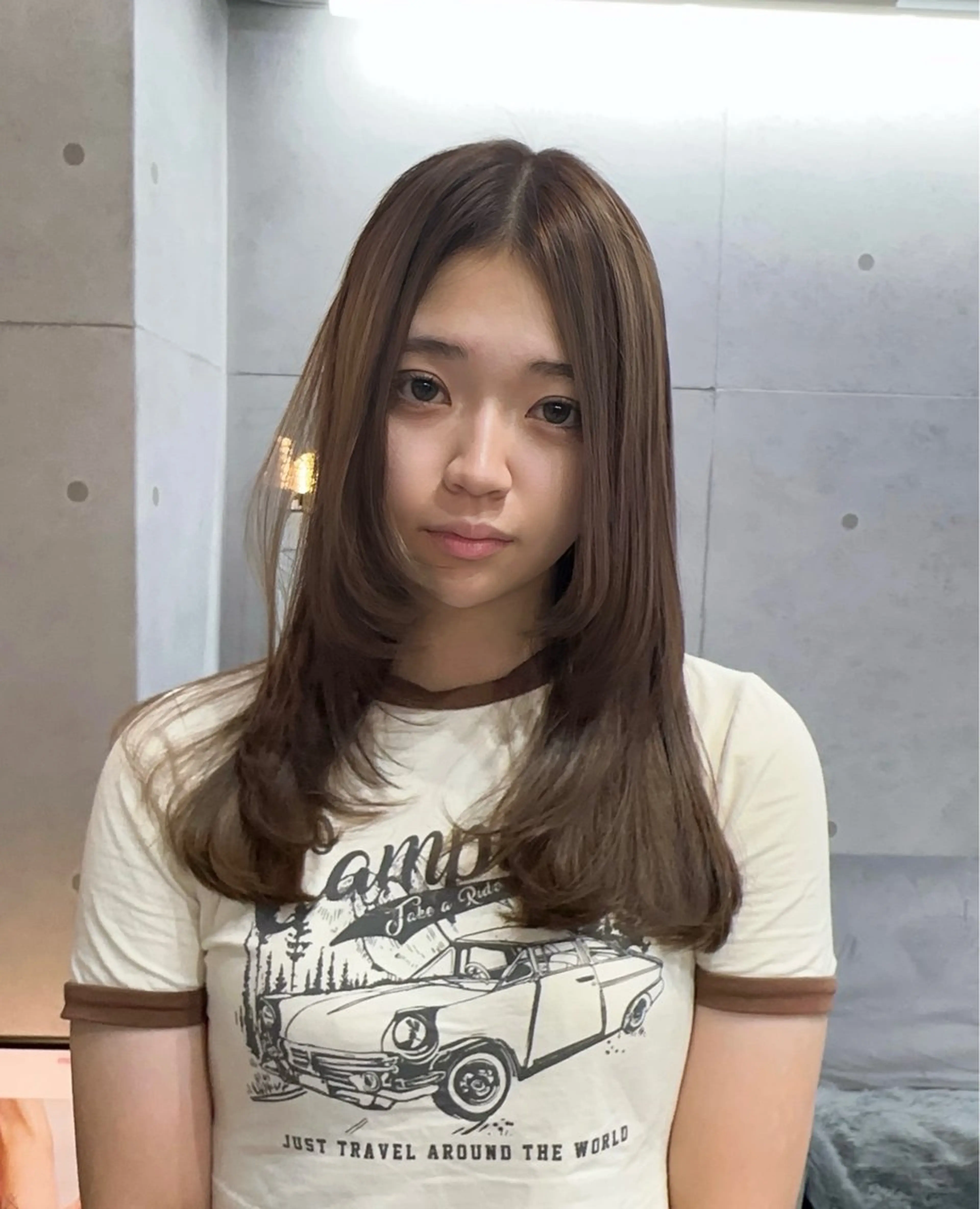 セミロング カット MIES ミナリのヘアスタイル