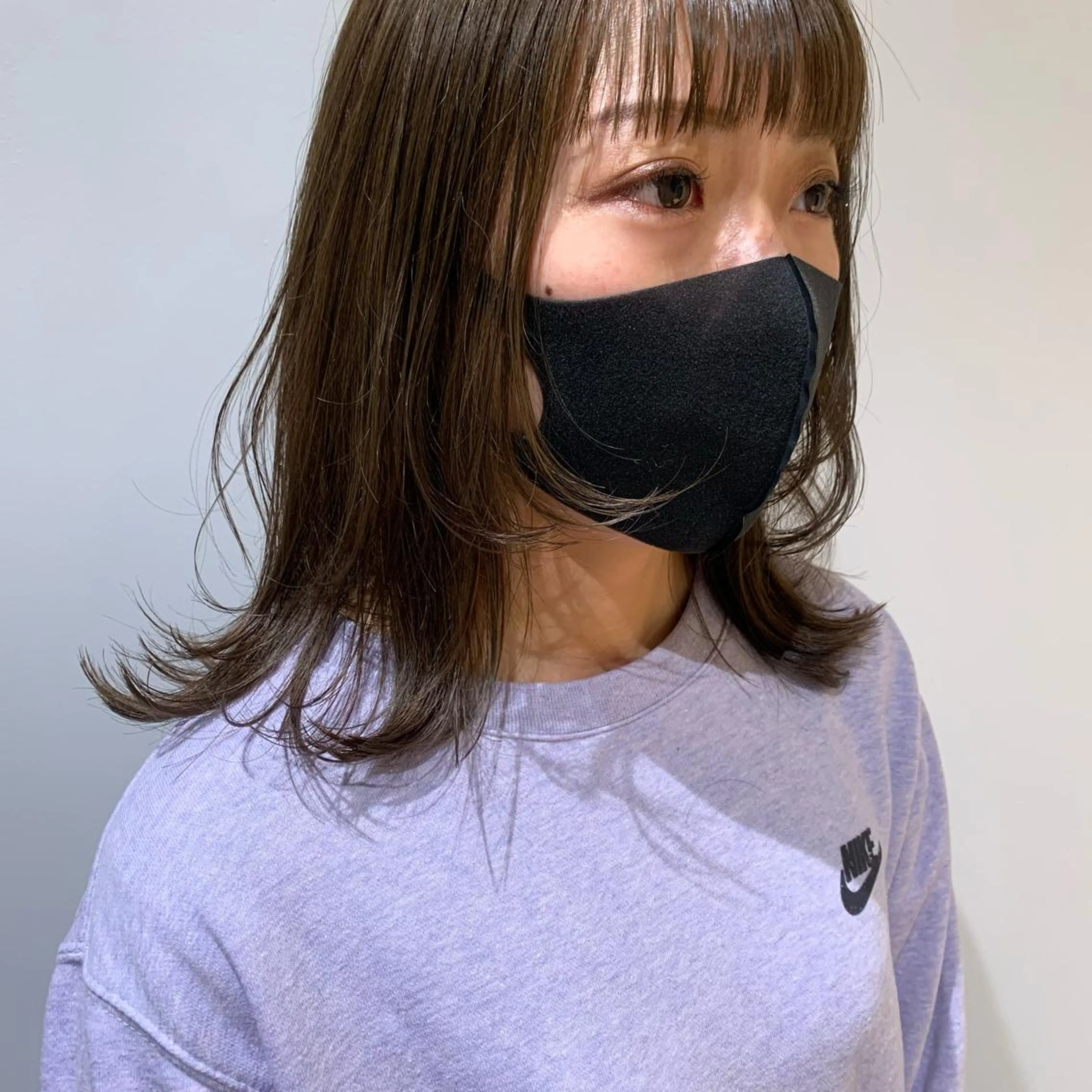 ミディアム カラー ベージュカラー オリーブベージュ レイヤーカット カット ヘアカラー トリートメント 片岡 由依のヘアスタイル