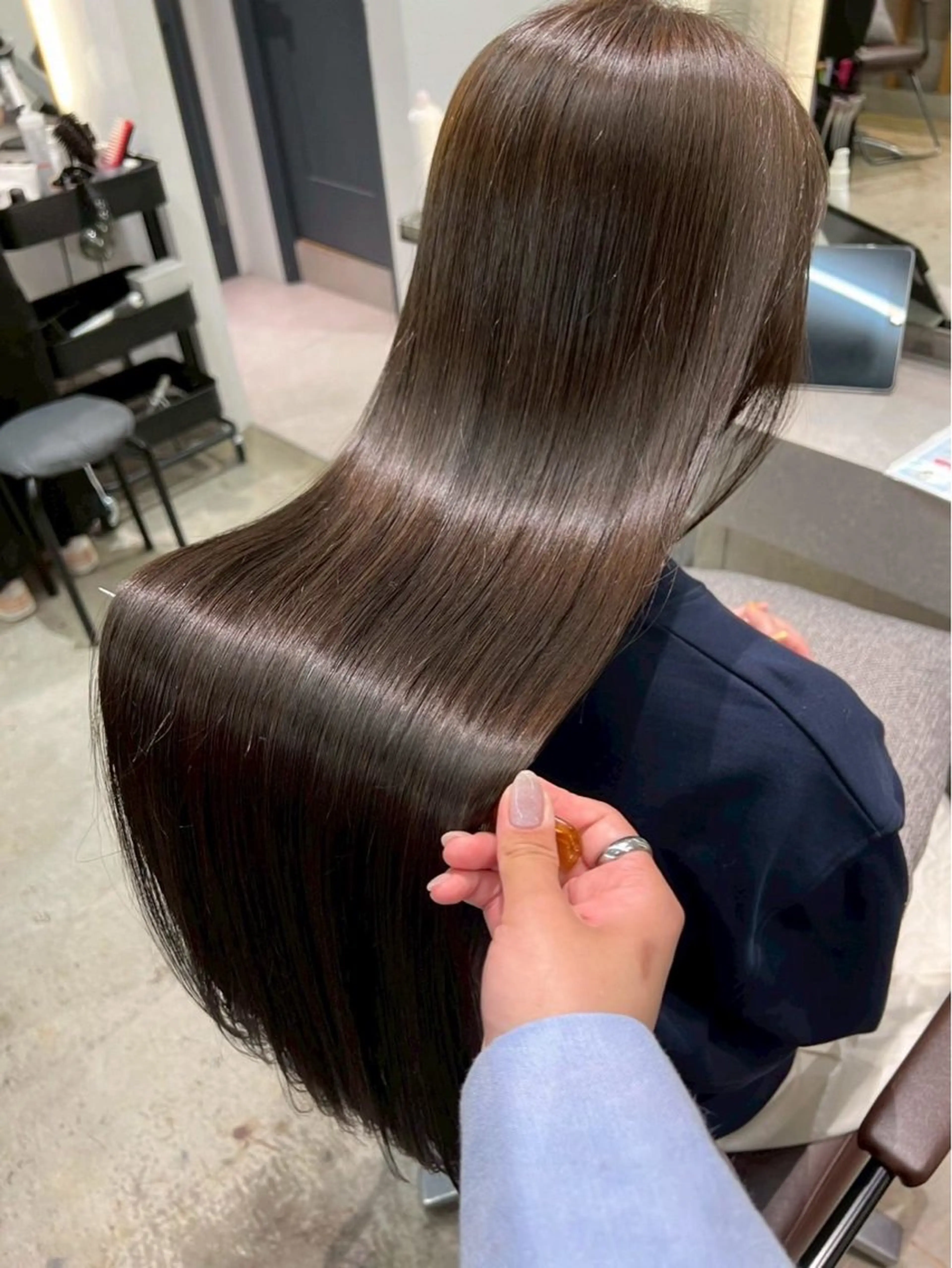 ロング 髪質改善 カット ヘアカラー トリートメント ニシカワ ユズミのヘアスタイル