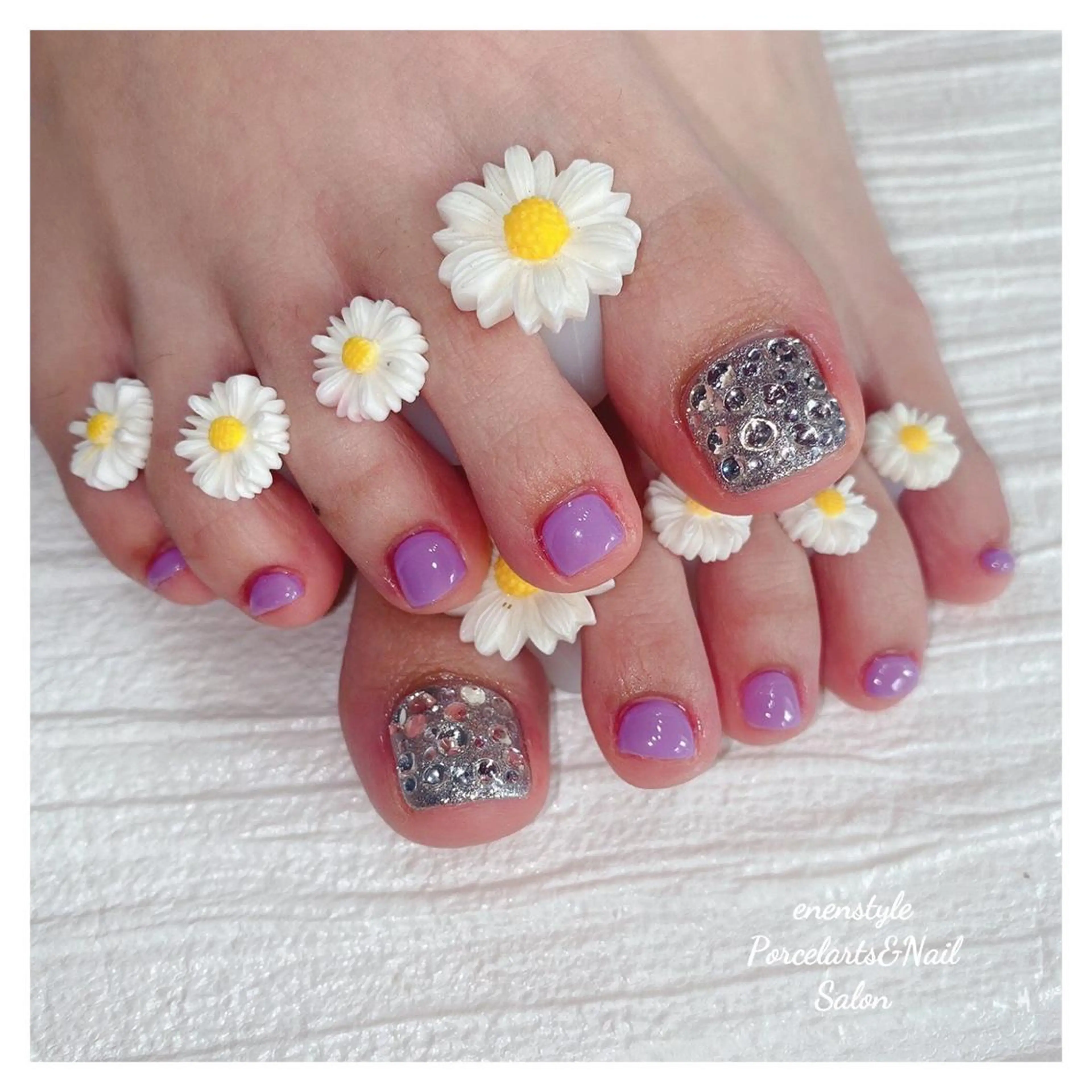 ミディアム ネイル ハンドネイル フットネイル 👑enen style👑のネイルデザイン