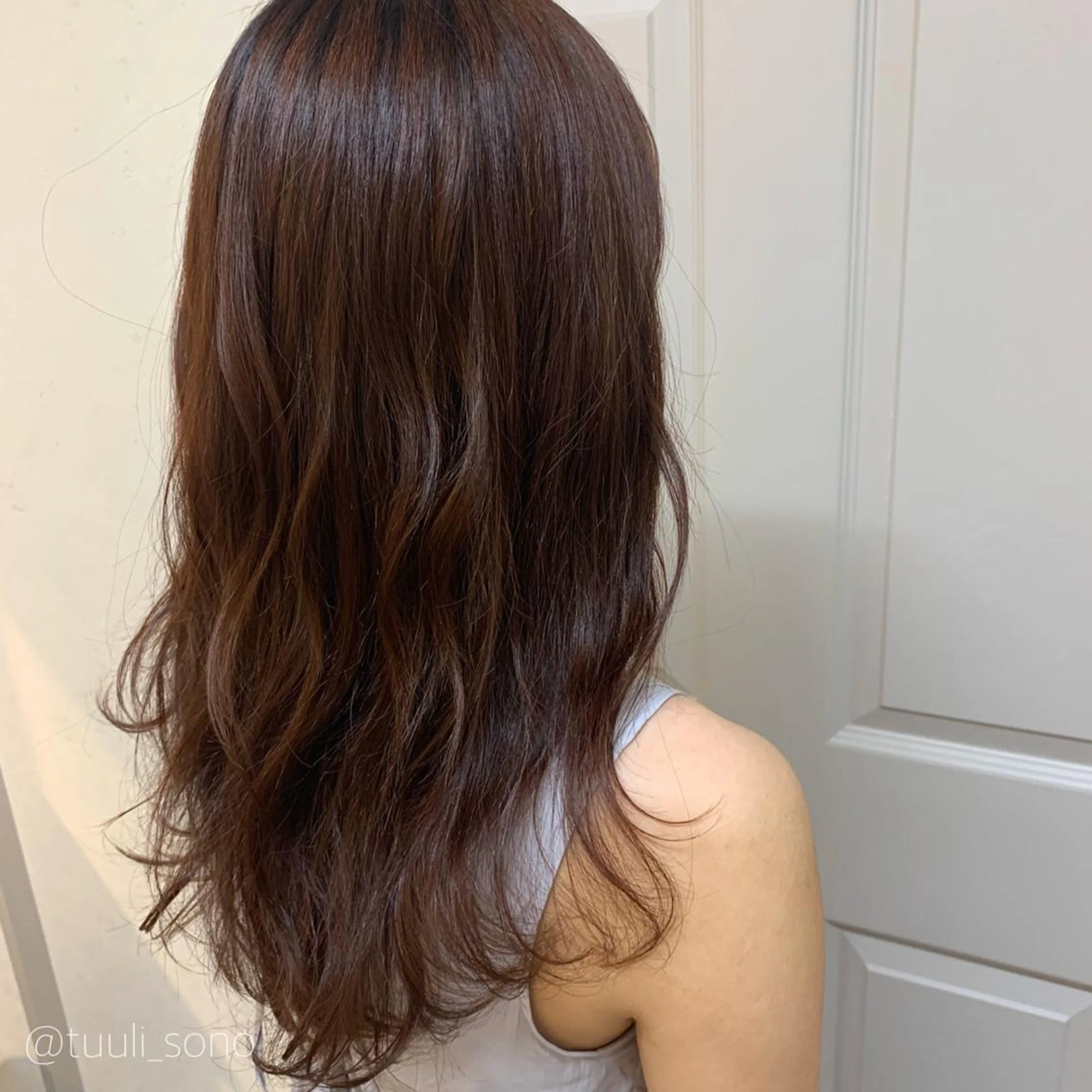 セミロング tuuli トゥーリのヘアスタイル