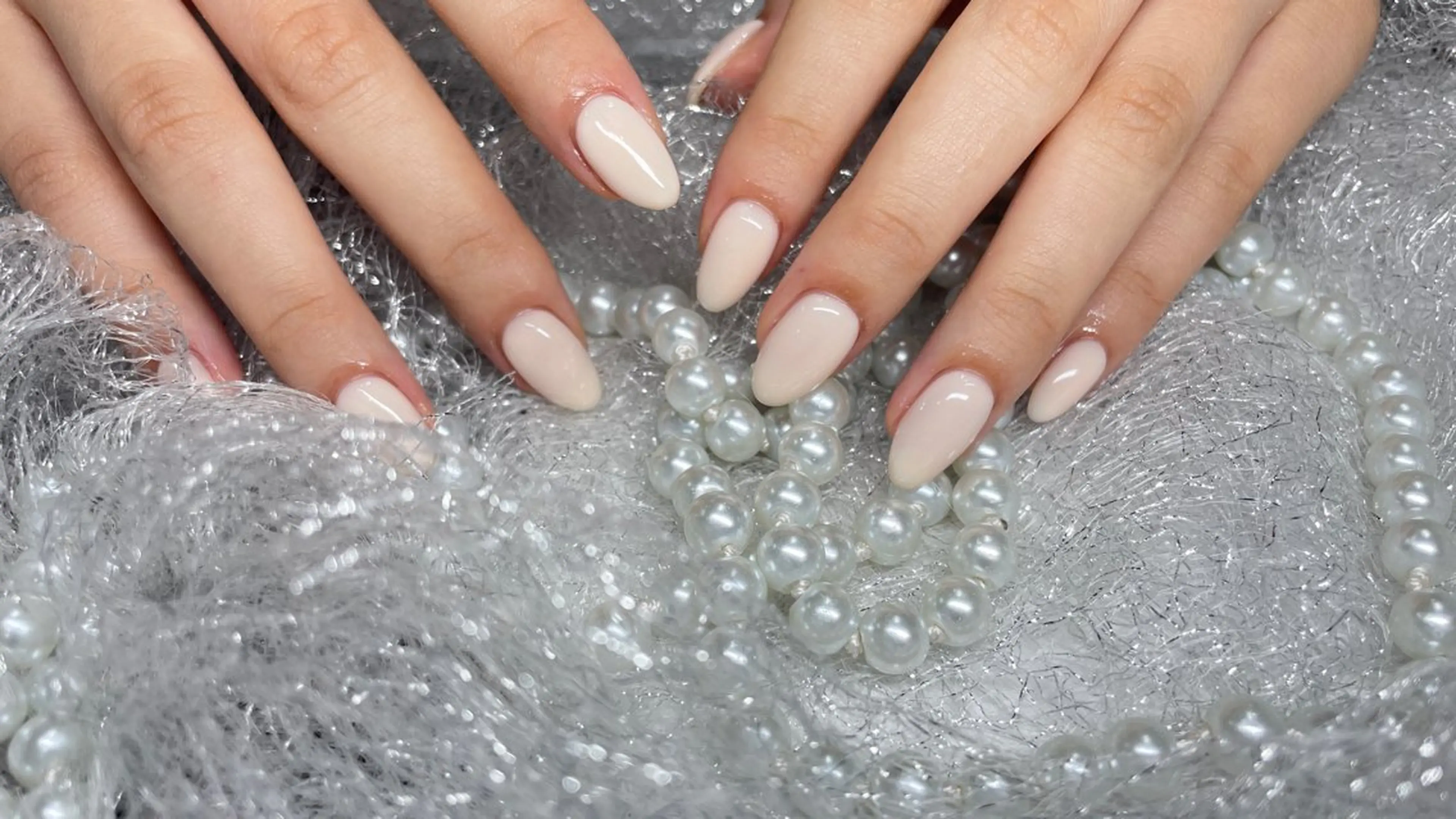 ネイル 長さ出し フットネイル フレンチネイル ジェルネイル ガラスフレンチ ハンドネイル ハンドケア More Glam渋谷店のネイルデザイン