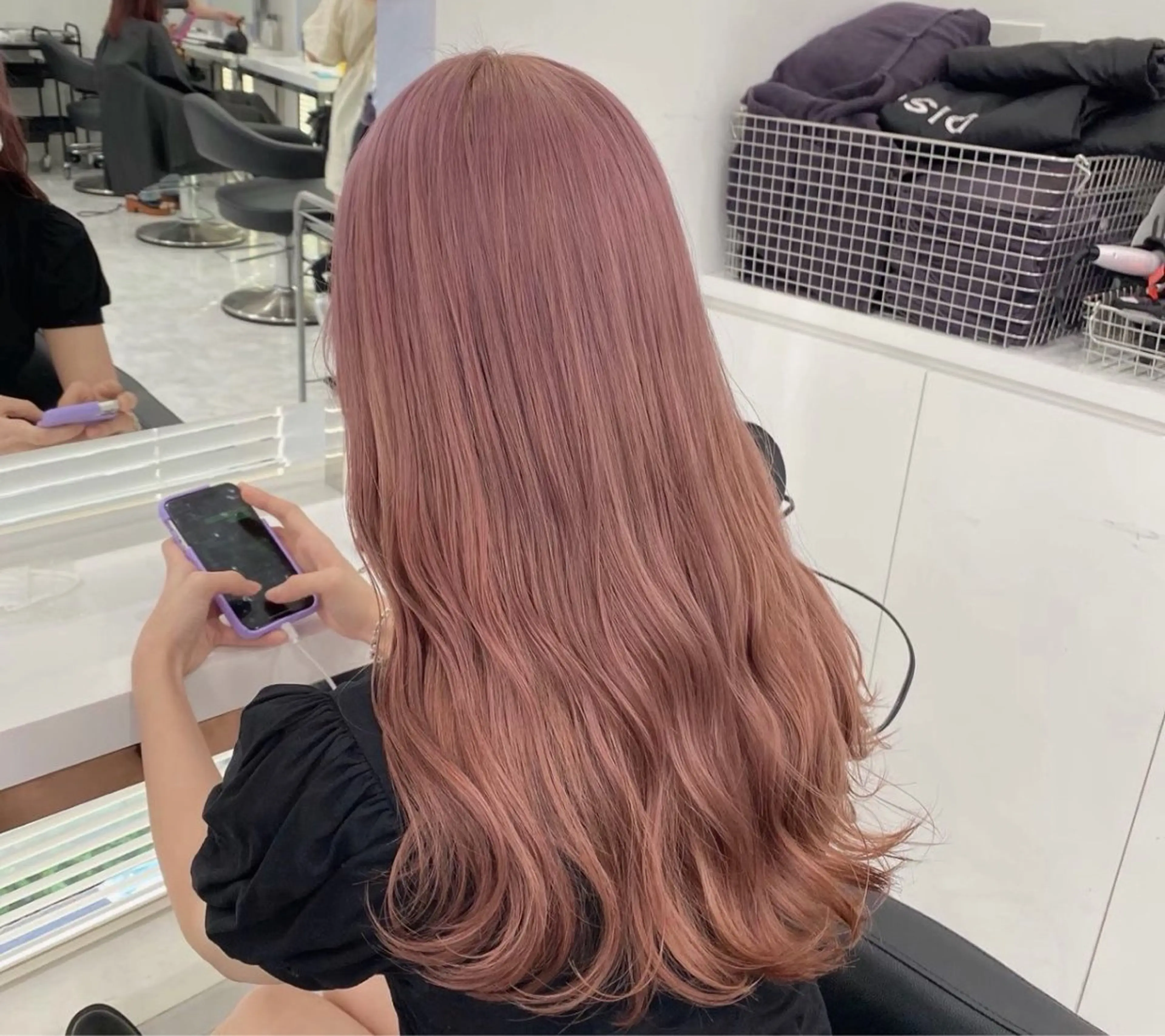 ロング カラー ヘアアレンジ ベージュカラー 黒髪 ブリーチ ピンクカラー ピンクベージュ ヘアカラー トリートメント ヘアセット 🫧モテる💗ダメー ジレスハイトーン🫧のヘアスタイル