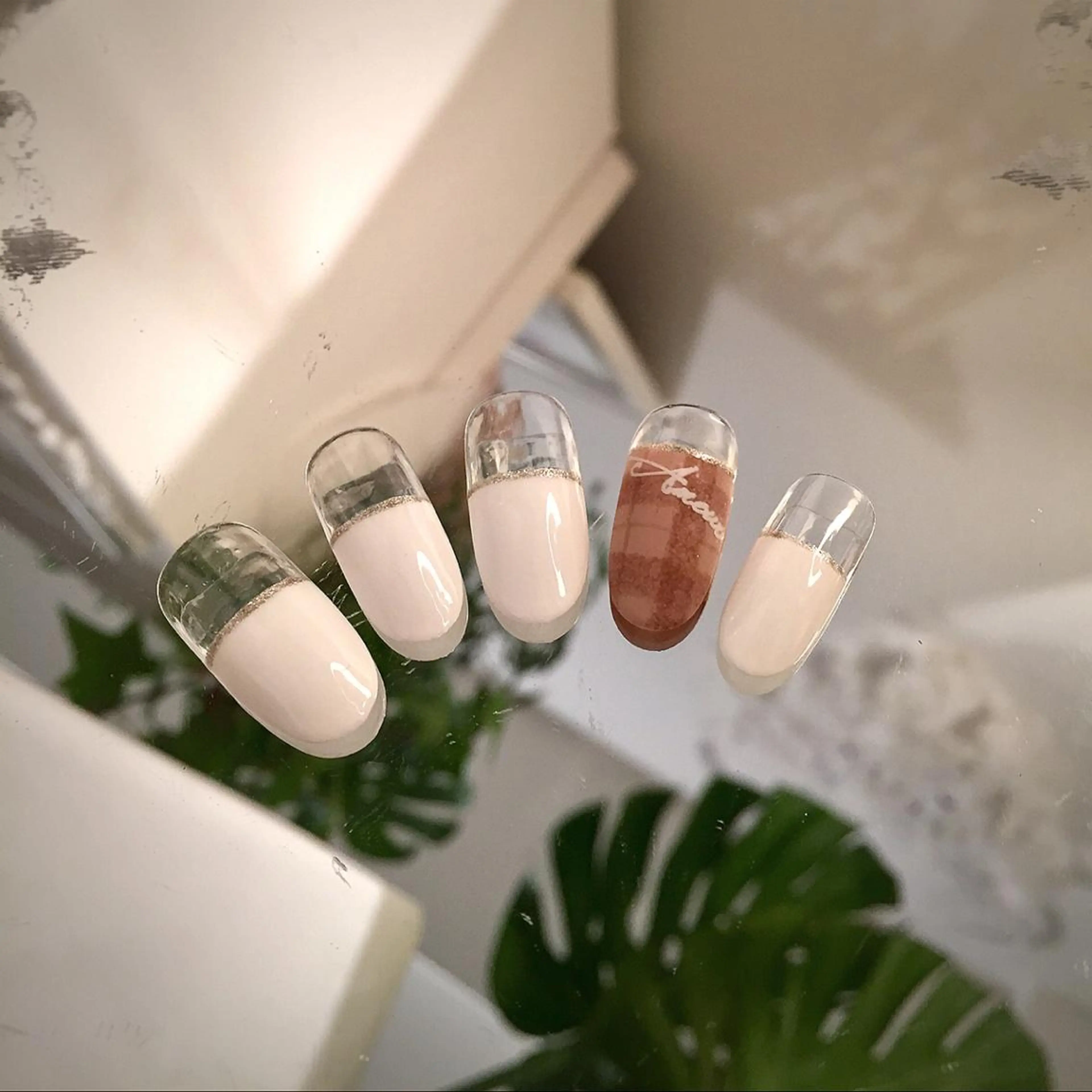 ネイル ジェルネイル atelier chic+のネイルデザイン
