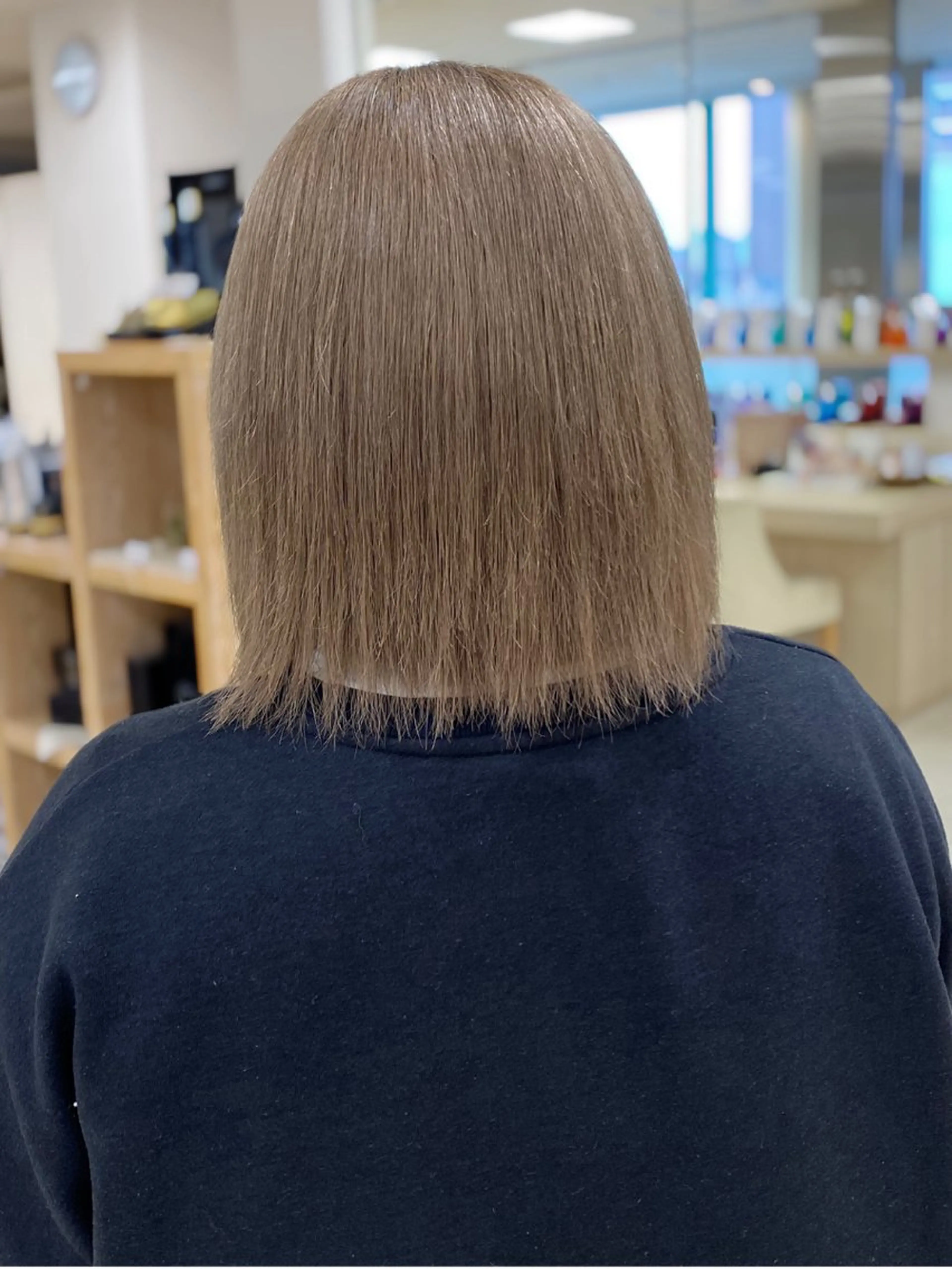 ショート カラー バレイヤージュ ベージュカラー ブリーチ ブロンド ケアブリーチ カット ヘアカラー トリートメント お悩み解決美容師🦚 片山/銀座/有楽町のヘアスタイル