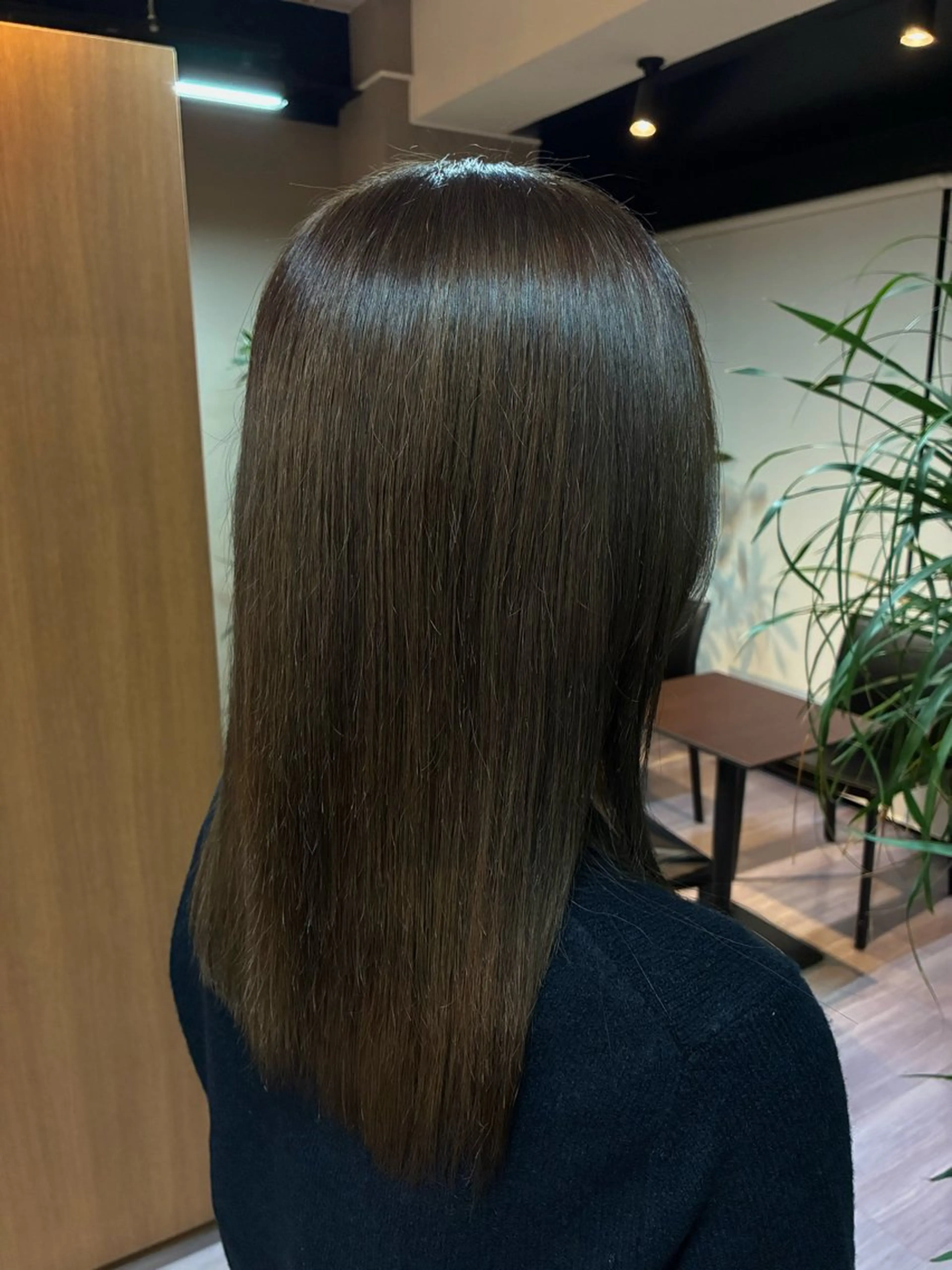 ミディアム カラー ベージュカラー ブリーチ オリーブベージュ ヘアカラー arika もえのヘアスタイル