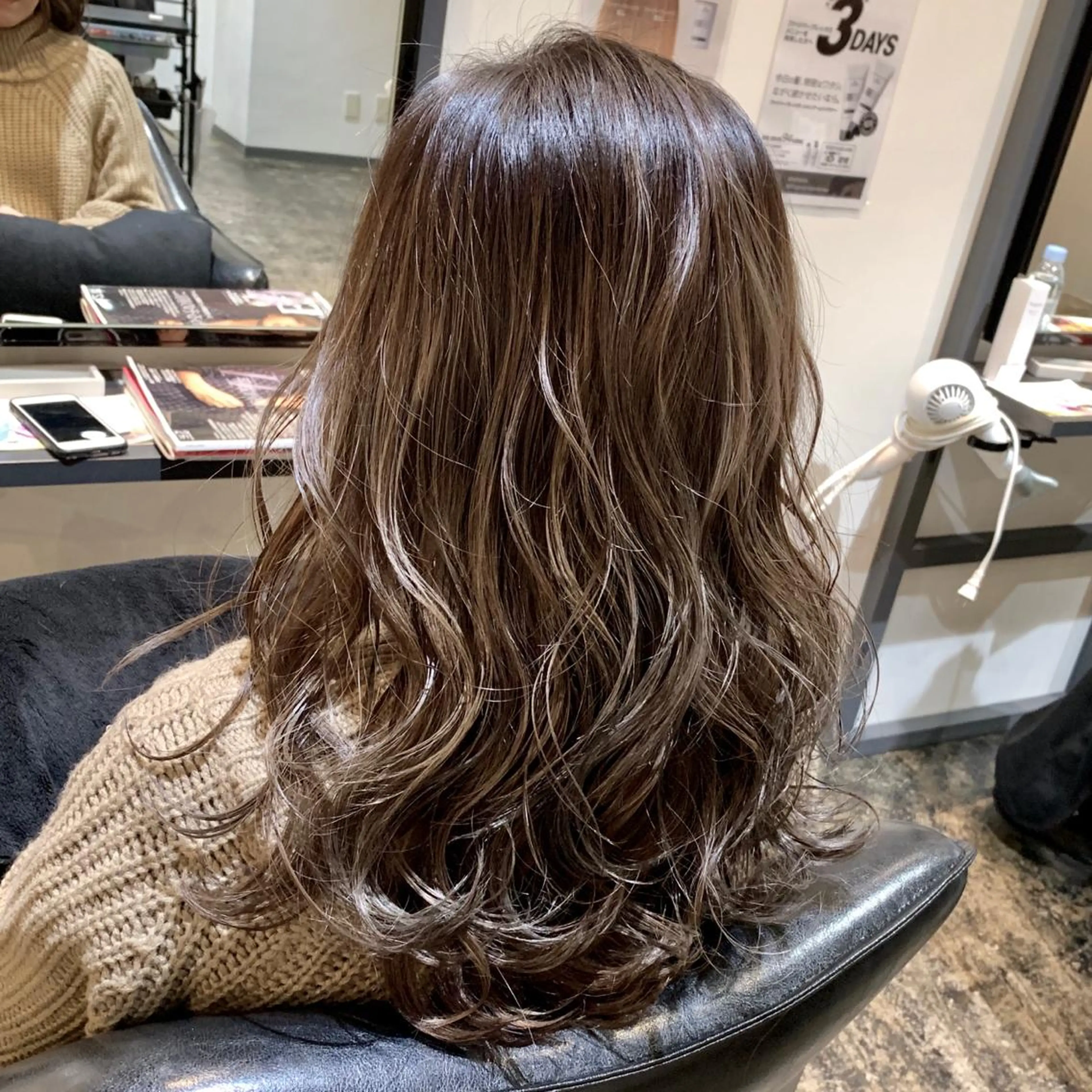 セミロング カラー UMEDA FIGAROのヘアスタイル