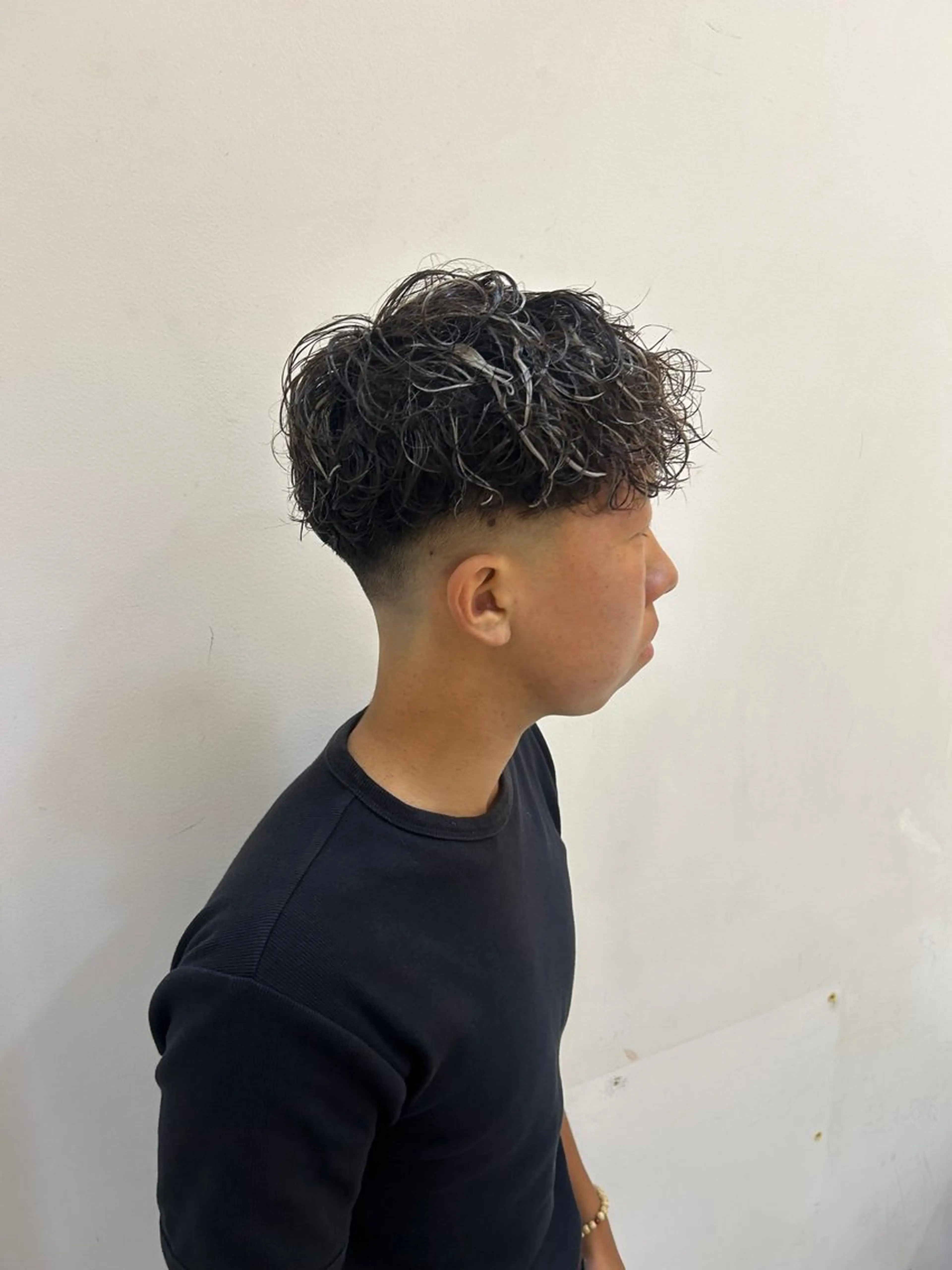 カラー パーマ メンズ メンズハイライト スペインカール ハイライトカラー メンズパーマ/ 縮毛矯正特化　Tumのヘアスタイル