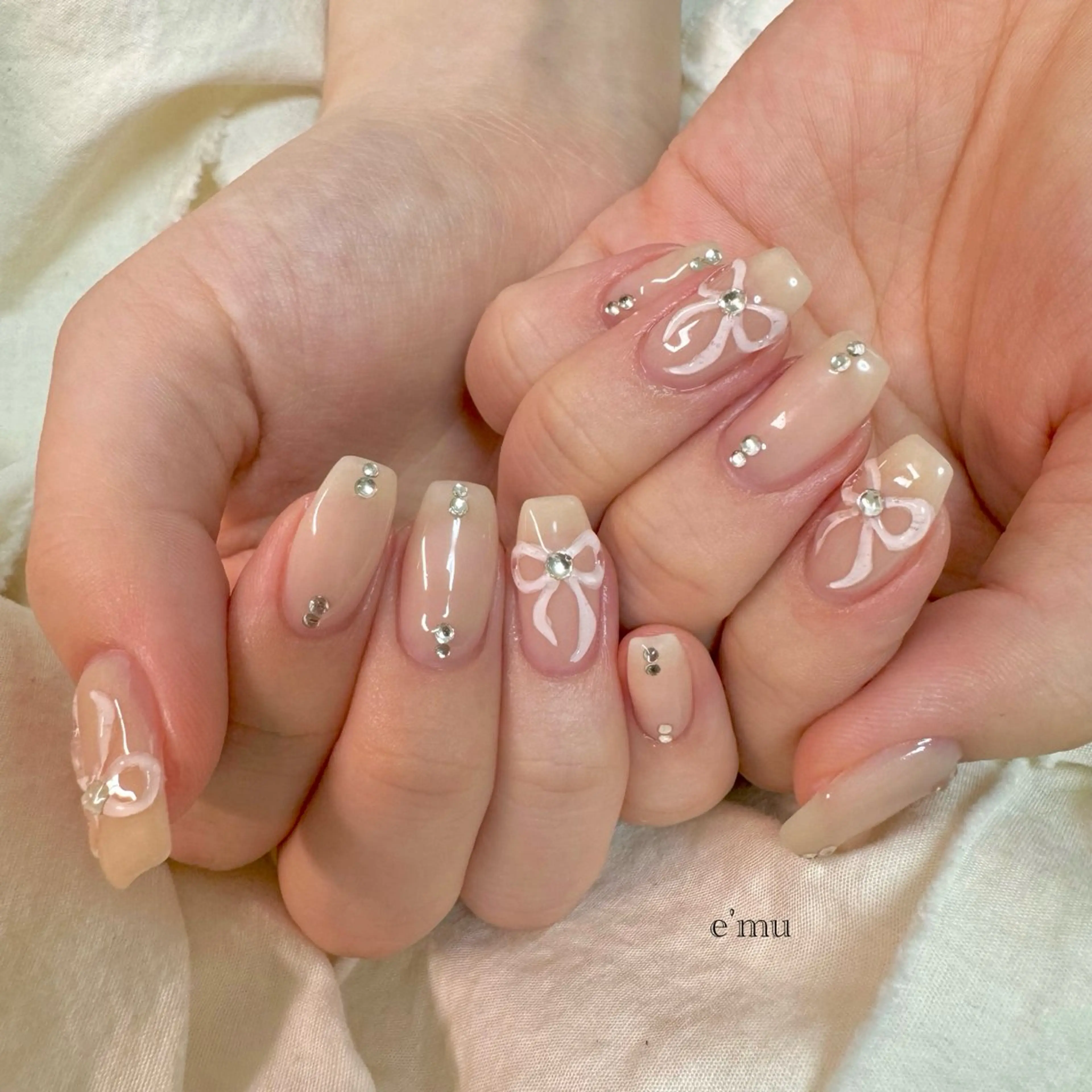 ネイル リボン ハンドネイル nail salon e'mu💐のネイルデザイン