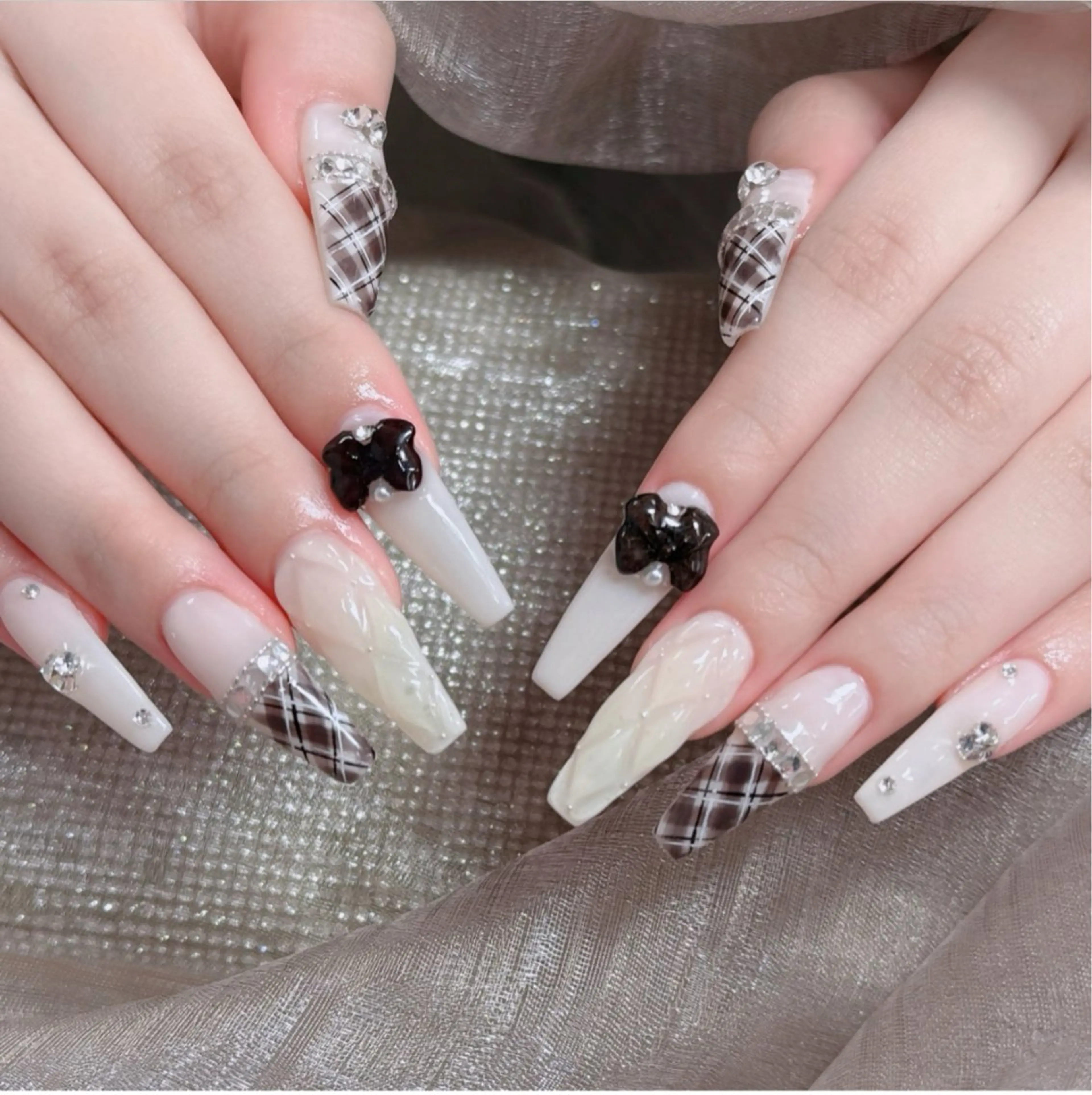 ネイル フレンチネイル ジェルネイル ガラスフレンチ ハロウィン ハート ハンドネイル H.baby Nail Salonのネイルデザイン