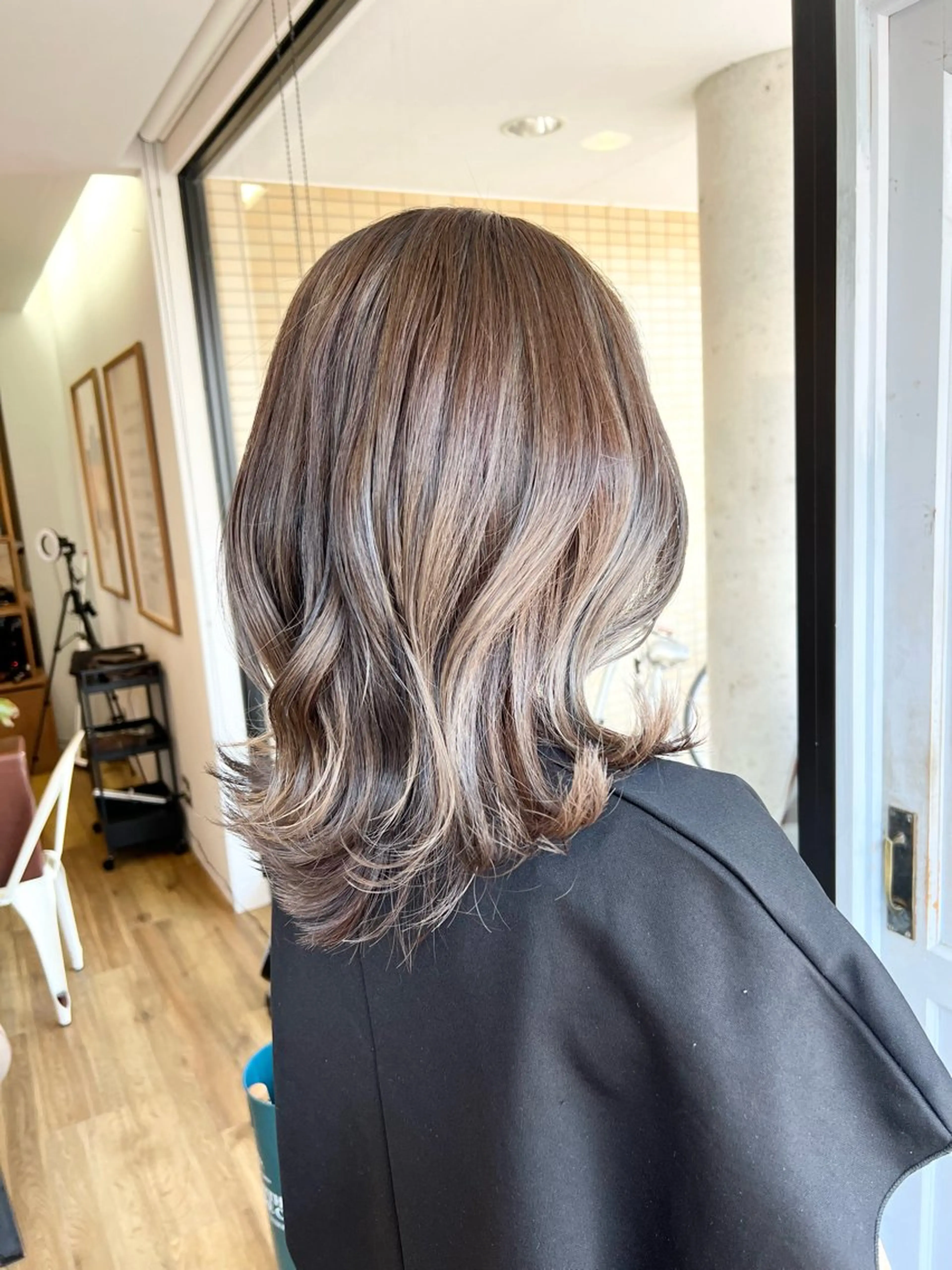 ミディアム カラー グレージュ ハイライトカラー ハイライト ヘアカラー トリートメント 堀 望美のヘアスタイル