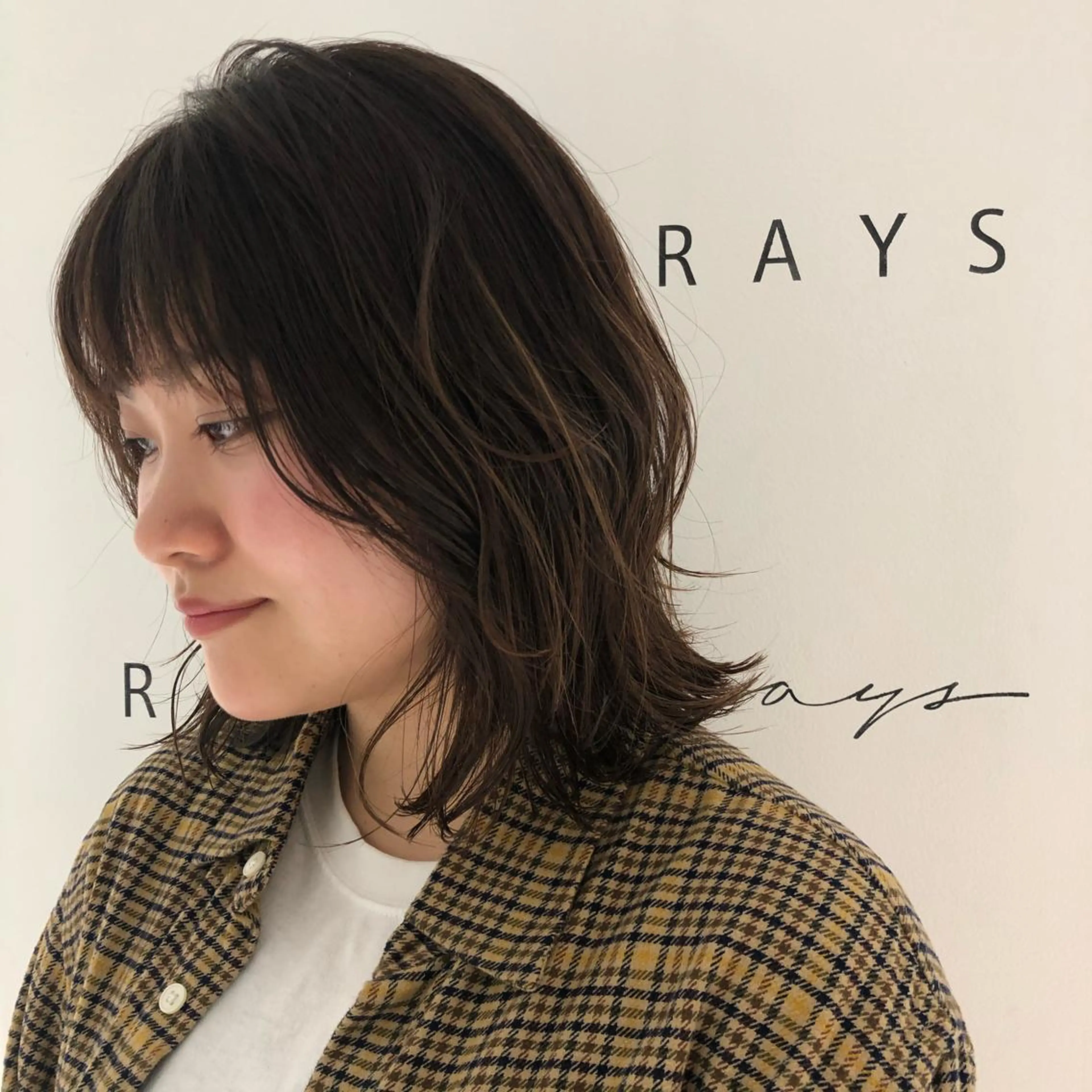 ミディアム カラー ハイライトカラー ハイライト レイヤーカット 古屋 花織のヘアスタイル