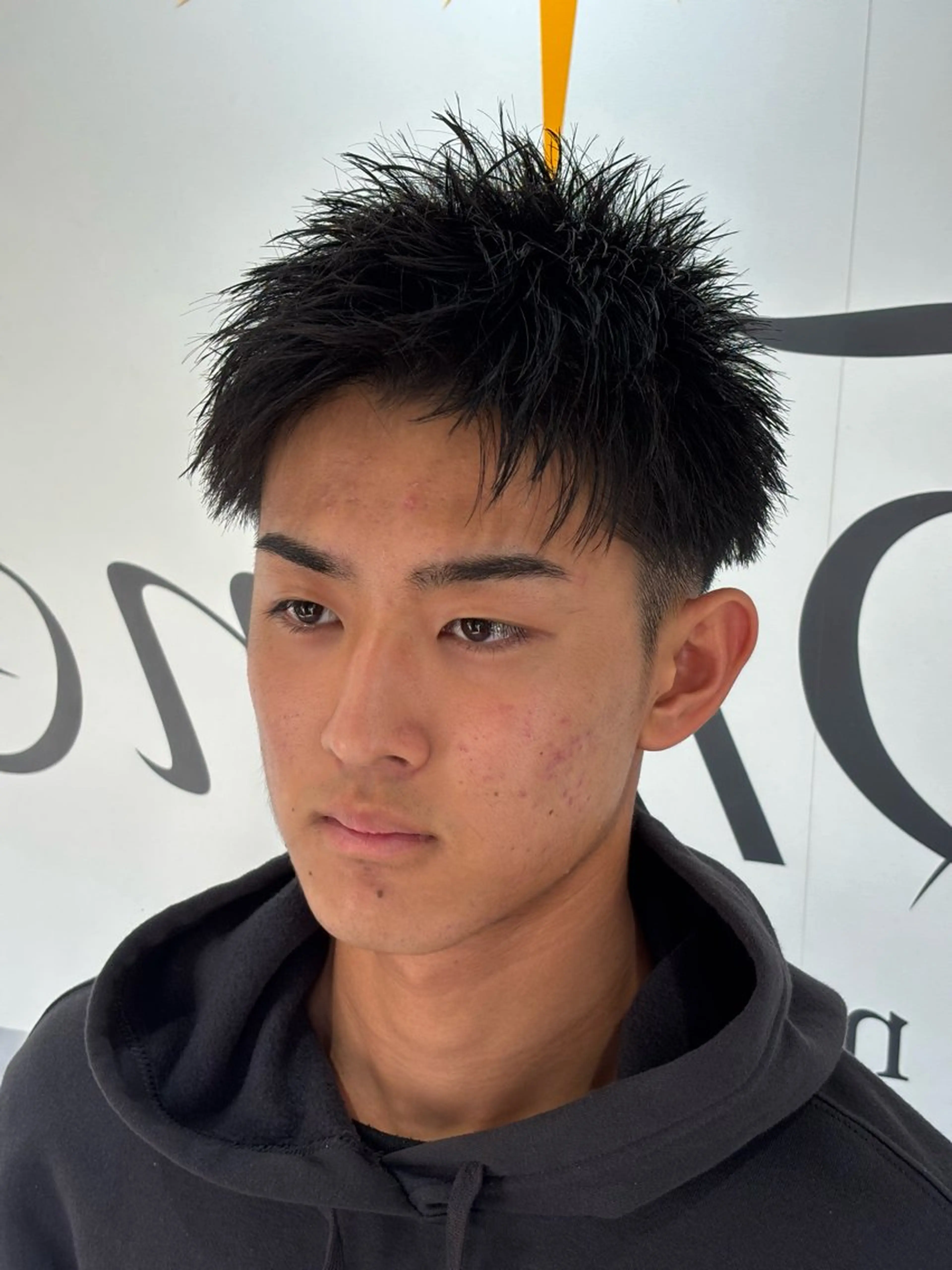 ショート メンズ アップバング メンズショート ショートヘア カット トリートメント 【店長】メンズ職人 短髪　ハイトーン🔥のヘアスタイル