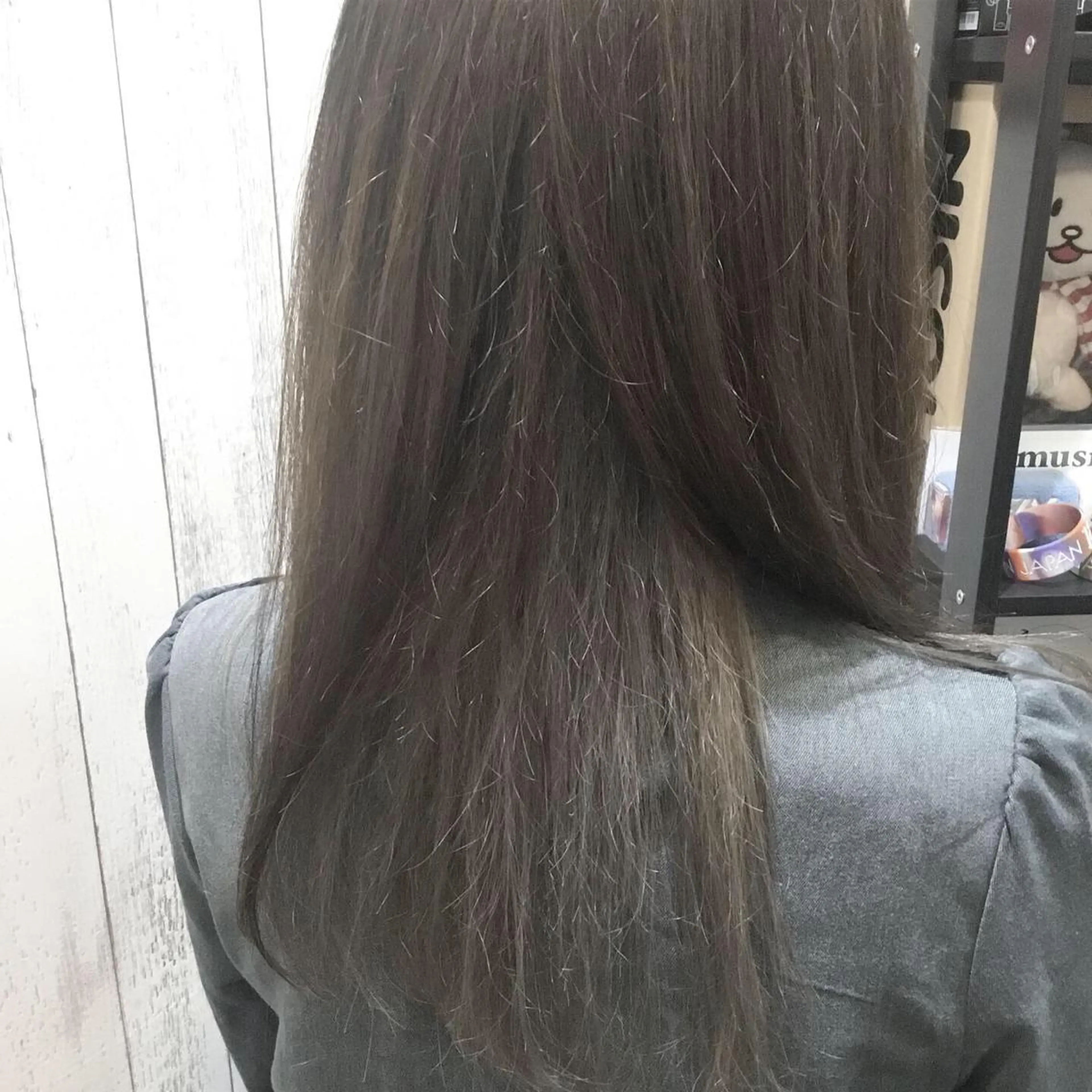 セミロング カラー embrace エンブレイスのヘアスタイル