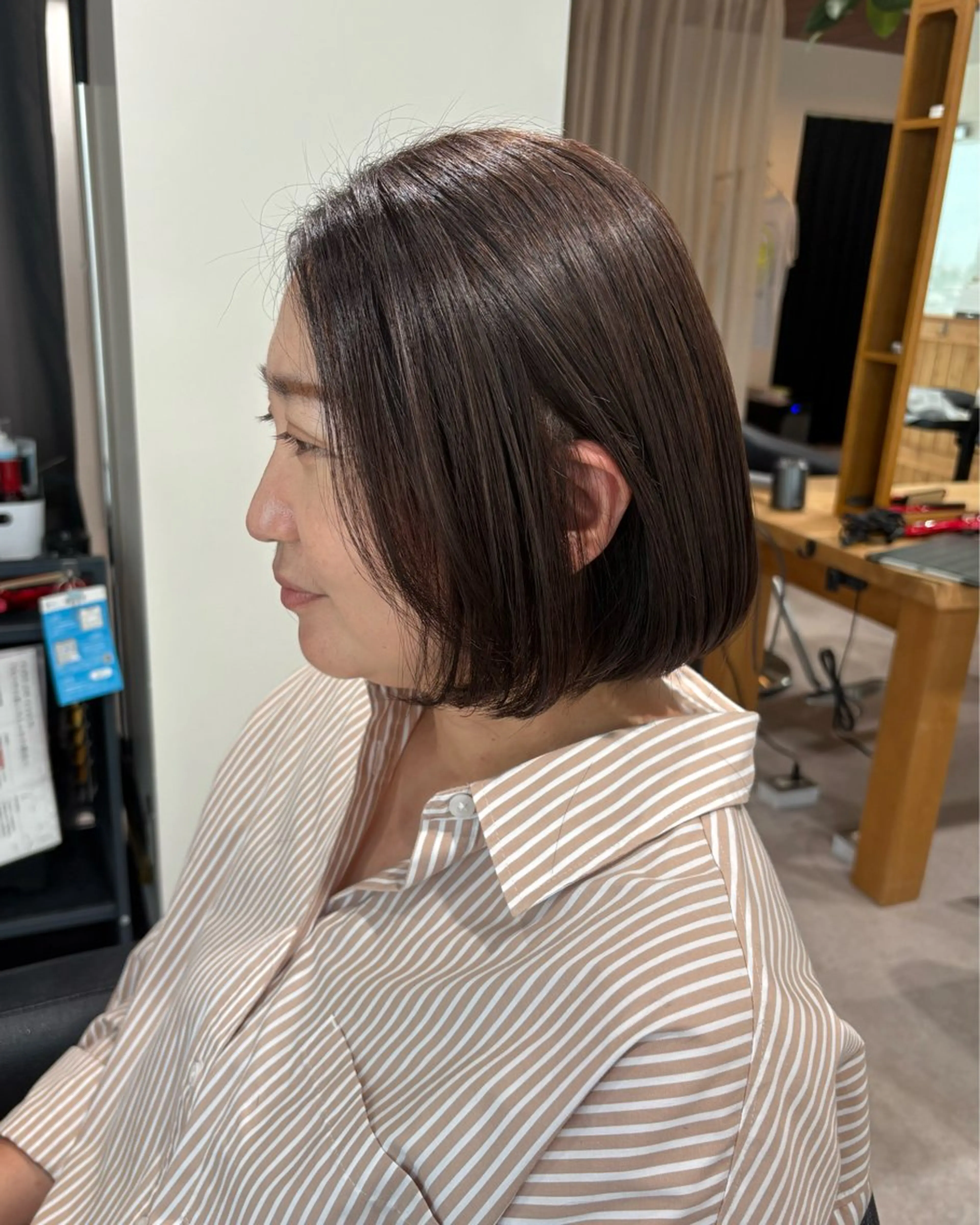 ショート カラー ベージュカラー ボブ カット aina / n.w.hのヘアスタイル