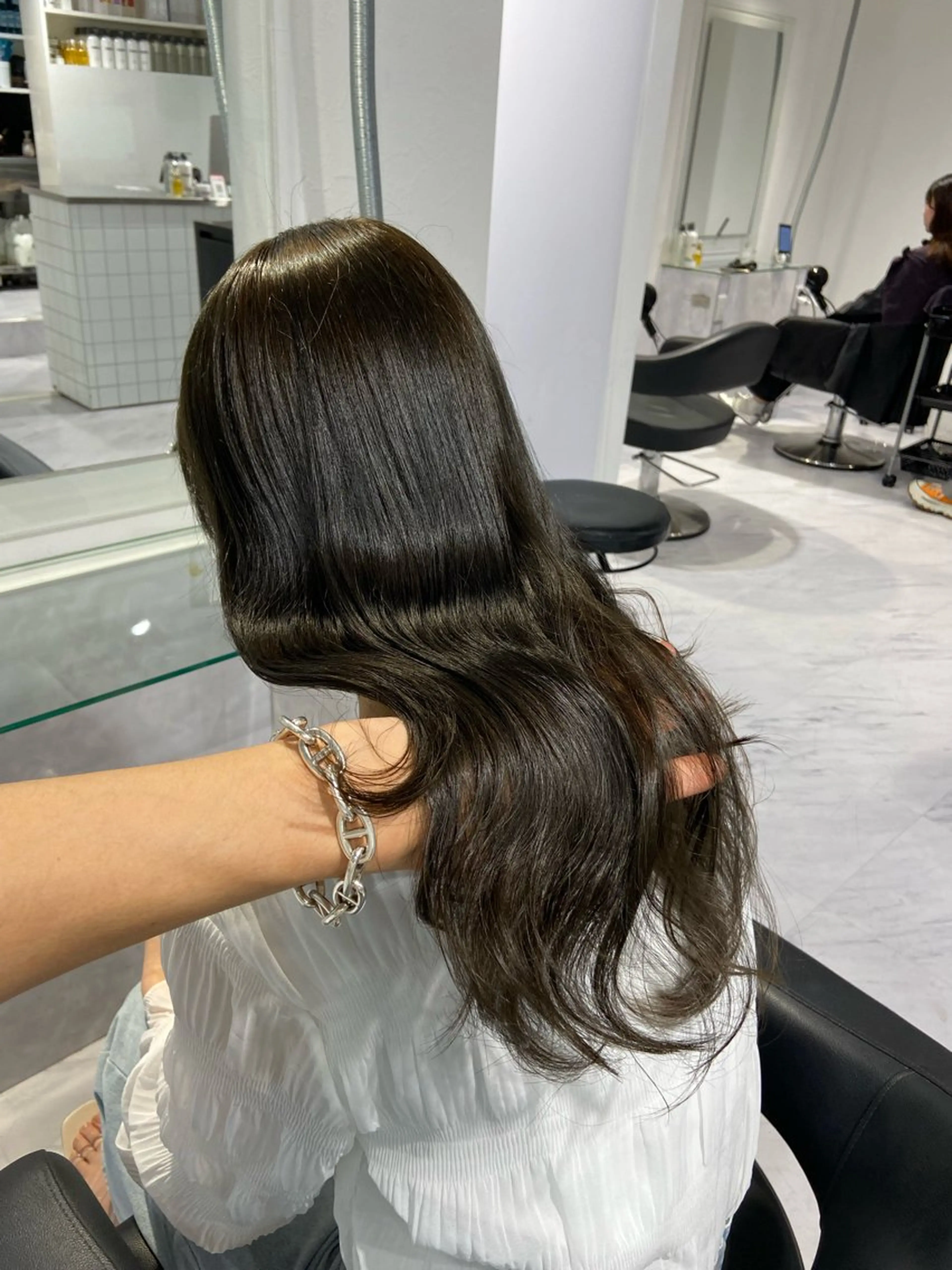 セミロング カラー センターパート特化 井上健太のヘアスタイル