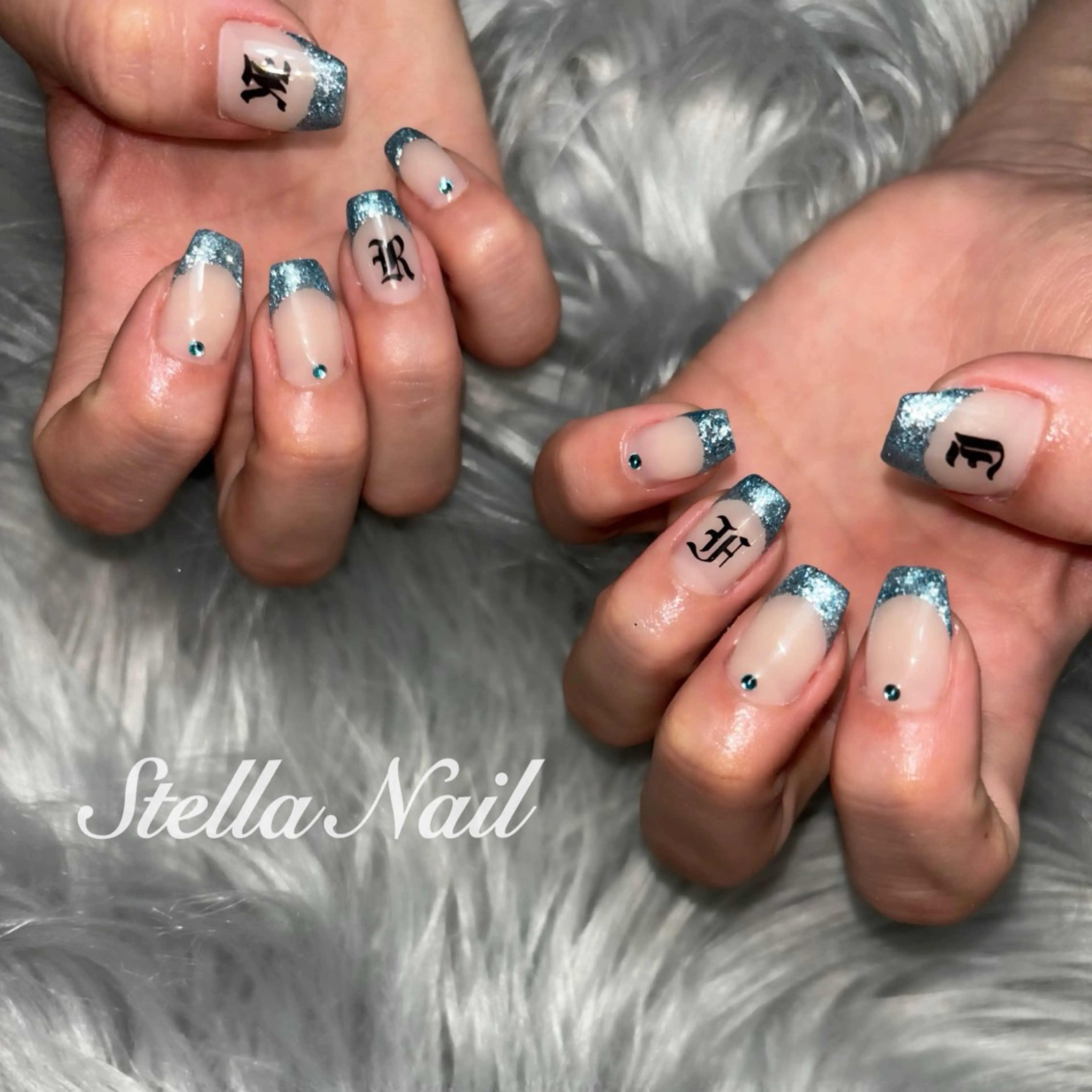 ネイル フレンチネイル ストーンネイル stella ✴︎nailのネイルデザイン