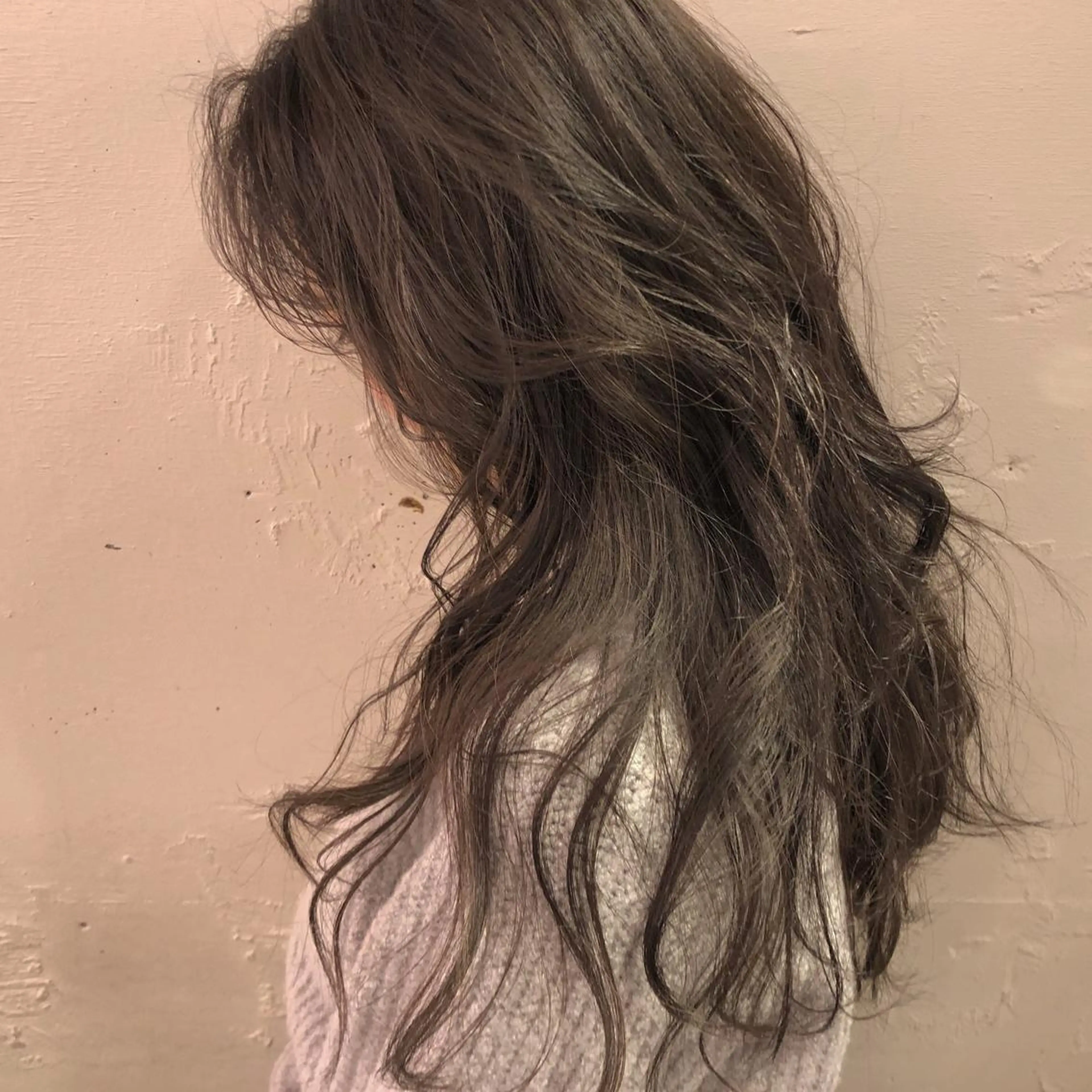 ロング カラー ブリーチ グレージュ ブリーチなしカラー eri kinjoのヘアスタイル