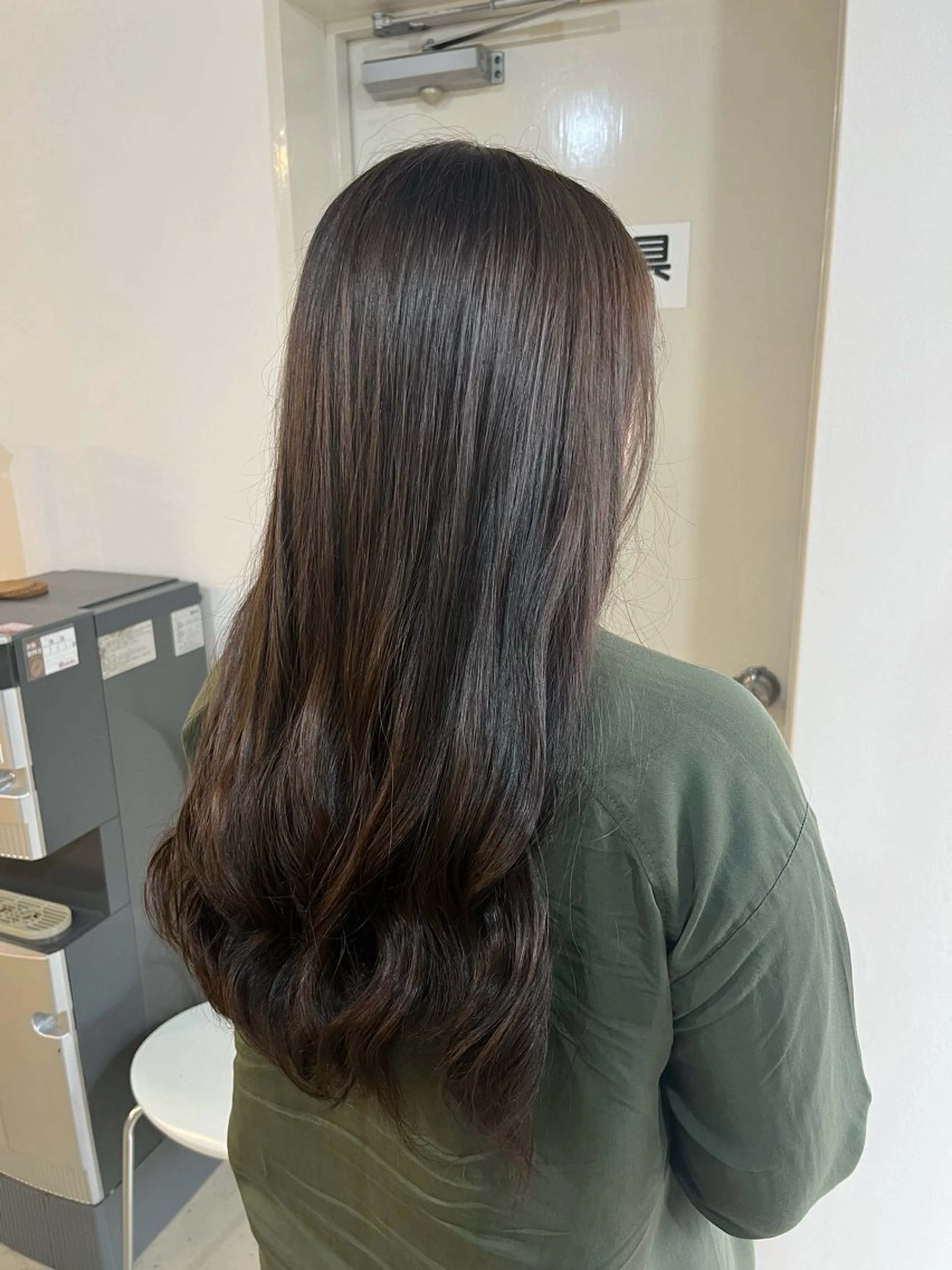 ロング カラー ベージュカラー ブリーチ ダブルカラー ブリーチなしカラー オリーブベージュ ヘアカラー Sherry/R 三川町 山本なつみのヘアスタイル