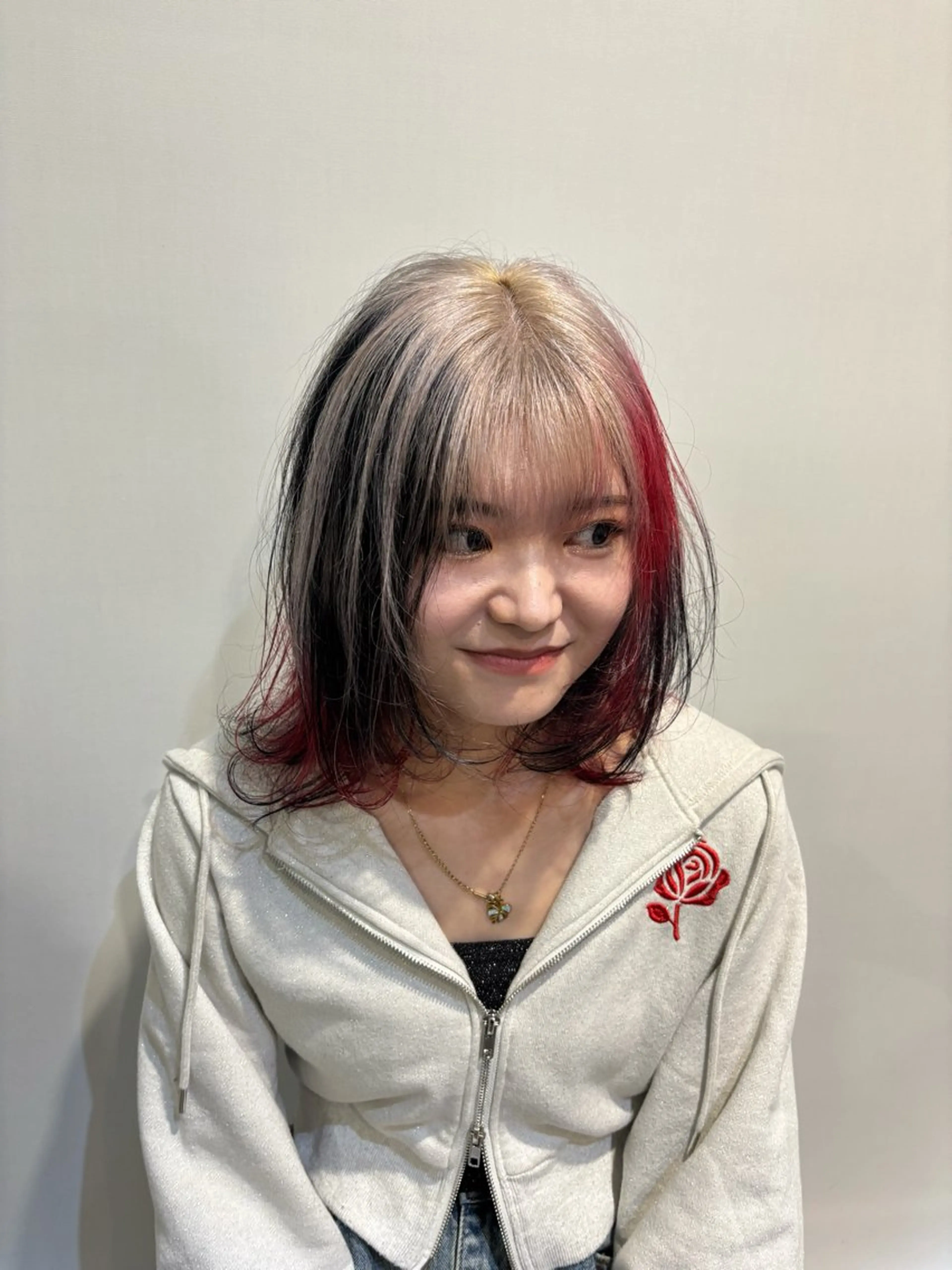 ミディアム カラー ヘアアレンジ ヘアカラー トリートメント 派手髪/ハイトーン RIN🩵ྀིのヘアスタイル