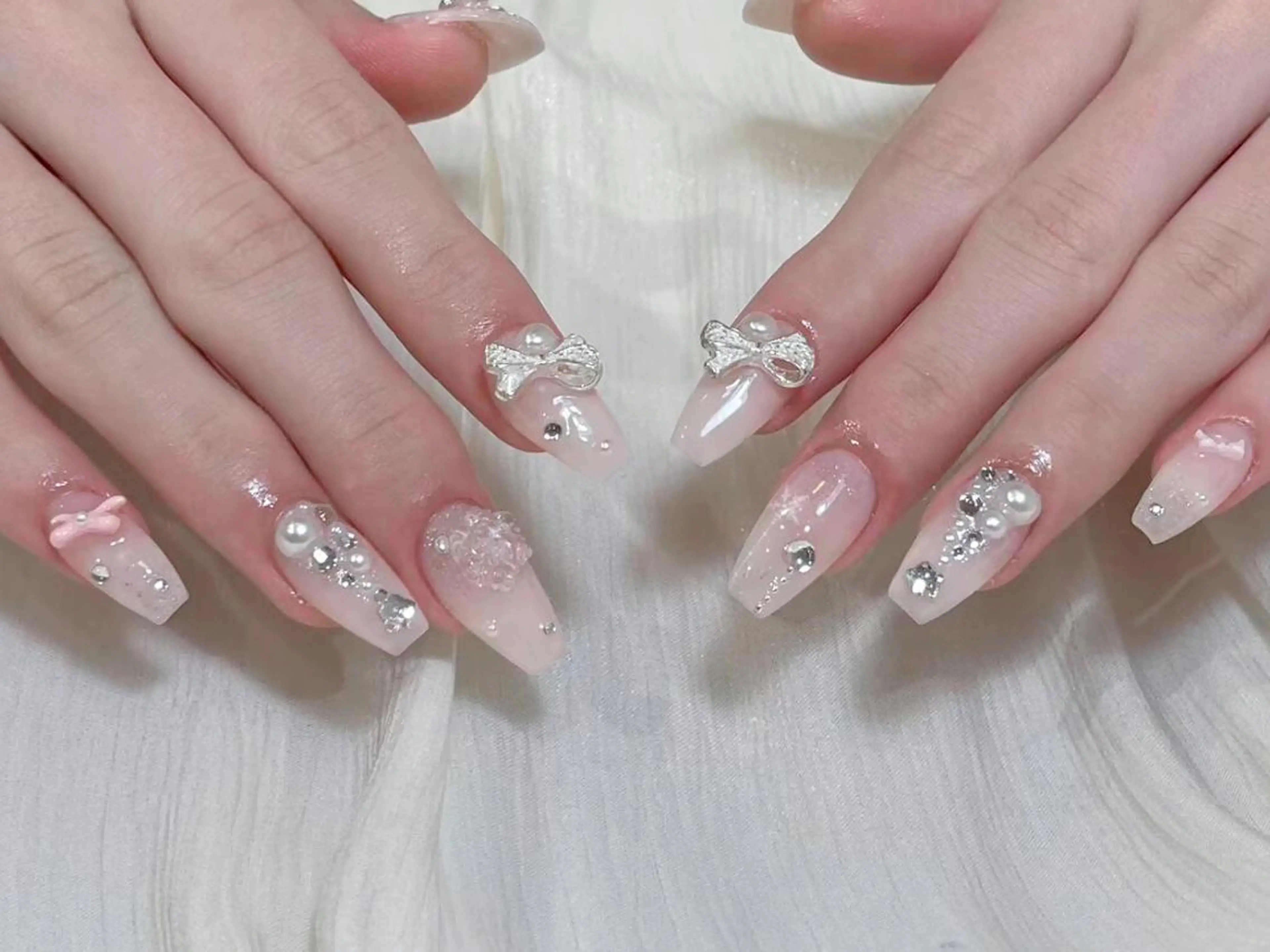 ミディアム ハンドネイル 💅 リリアのネイルデザイン