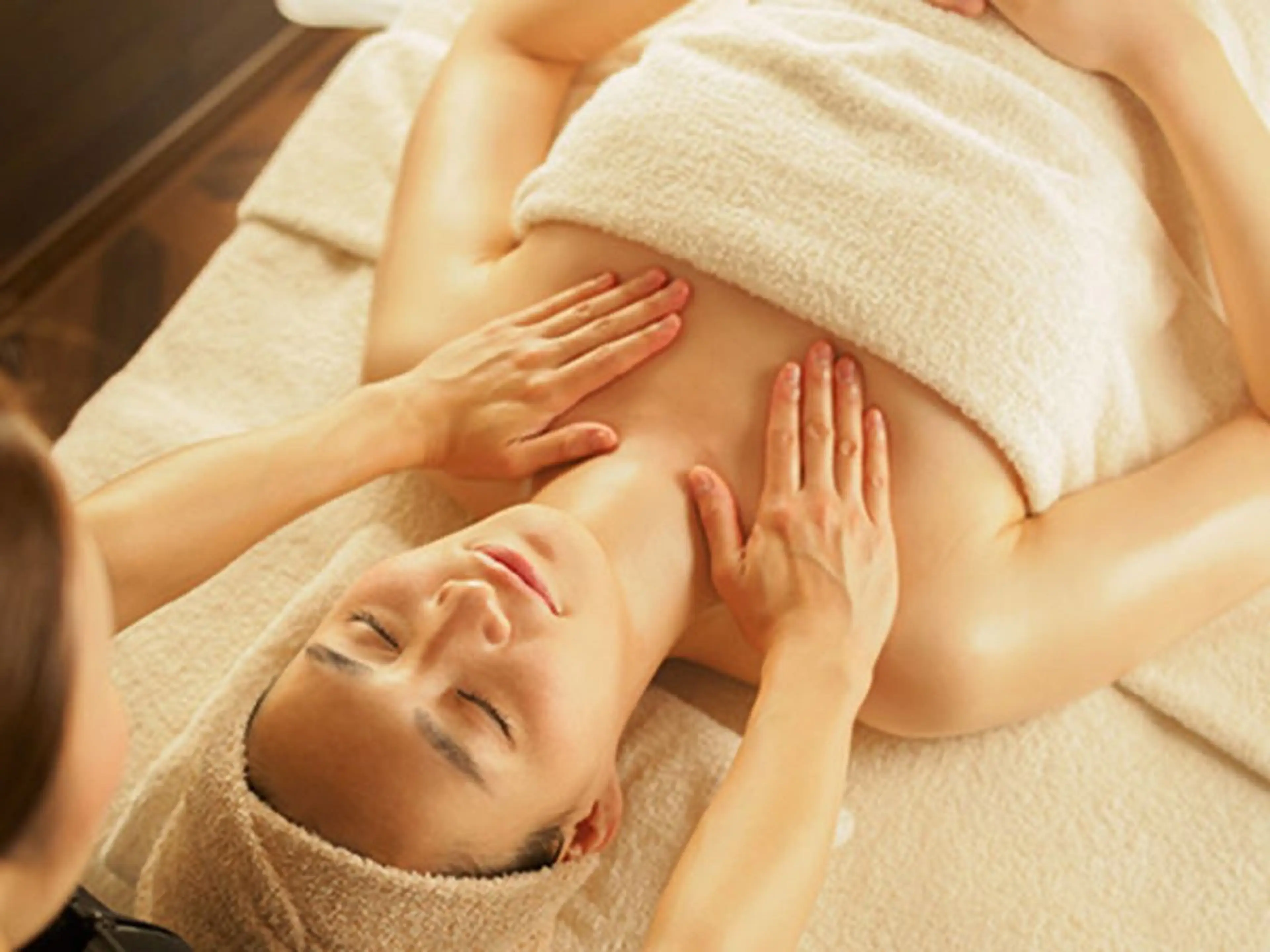 デコルテ＆フェイシャルエステ＆パックの写真