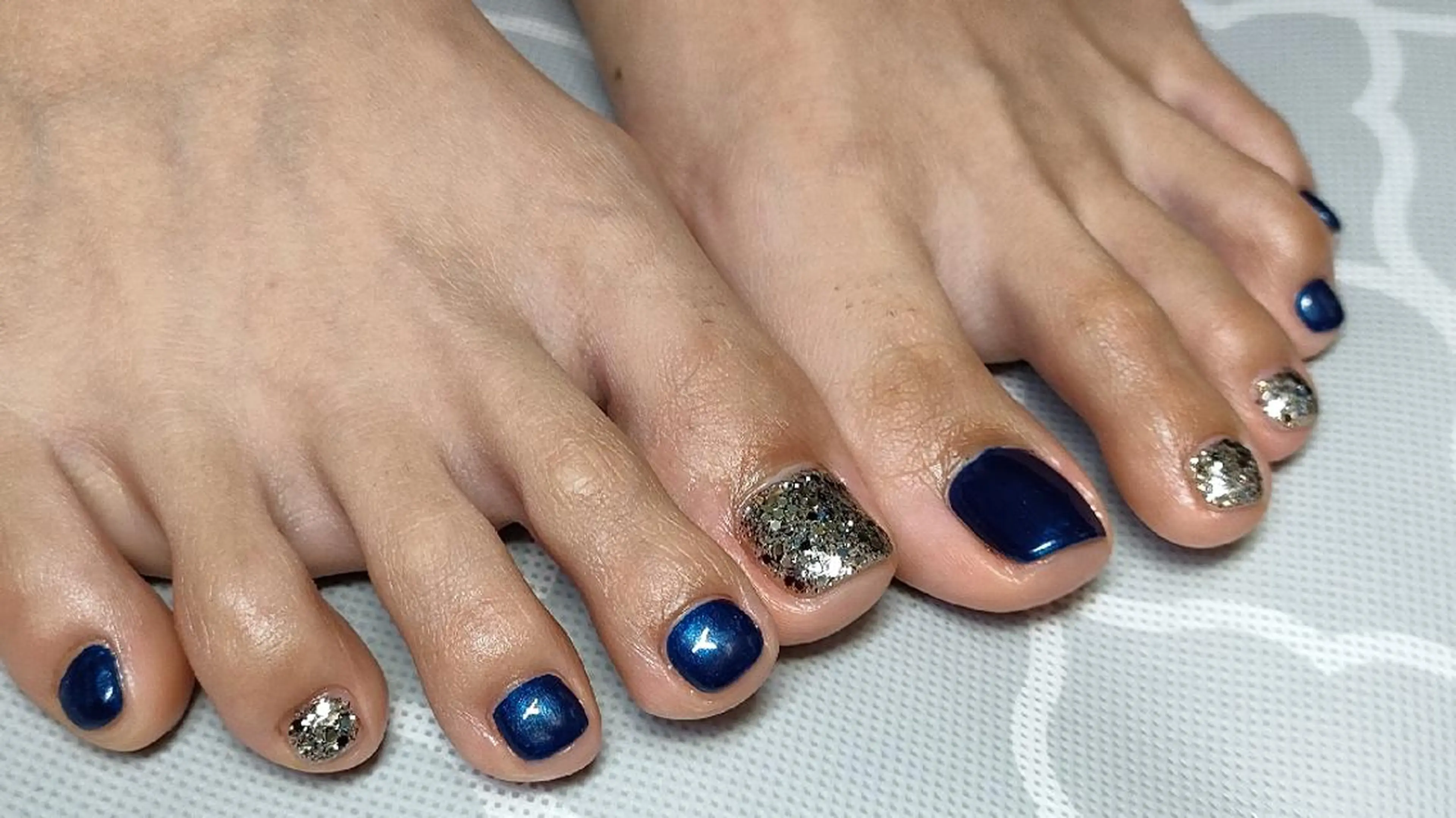 ネイル フットネイル ラメ(グリッター) ワンカラーネイル 平野 亜季のネイルデザイン