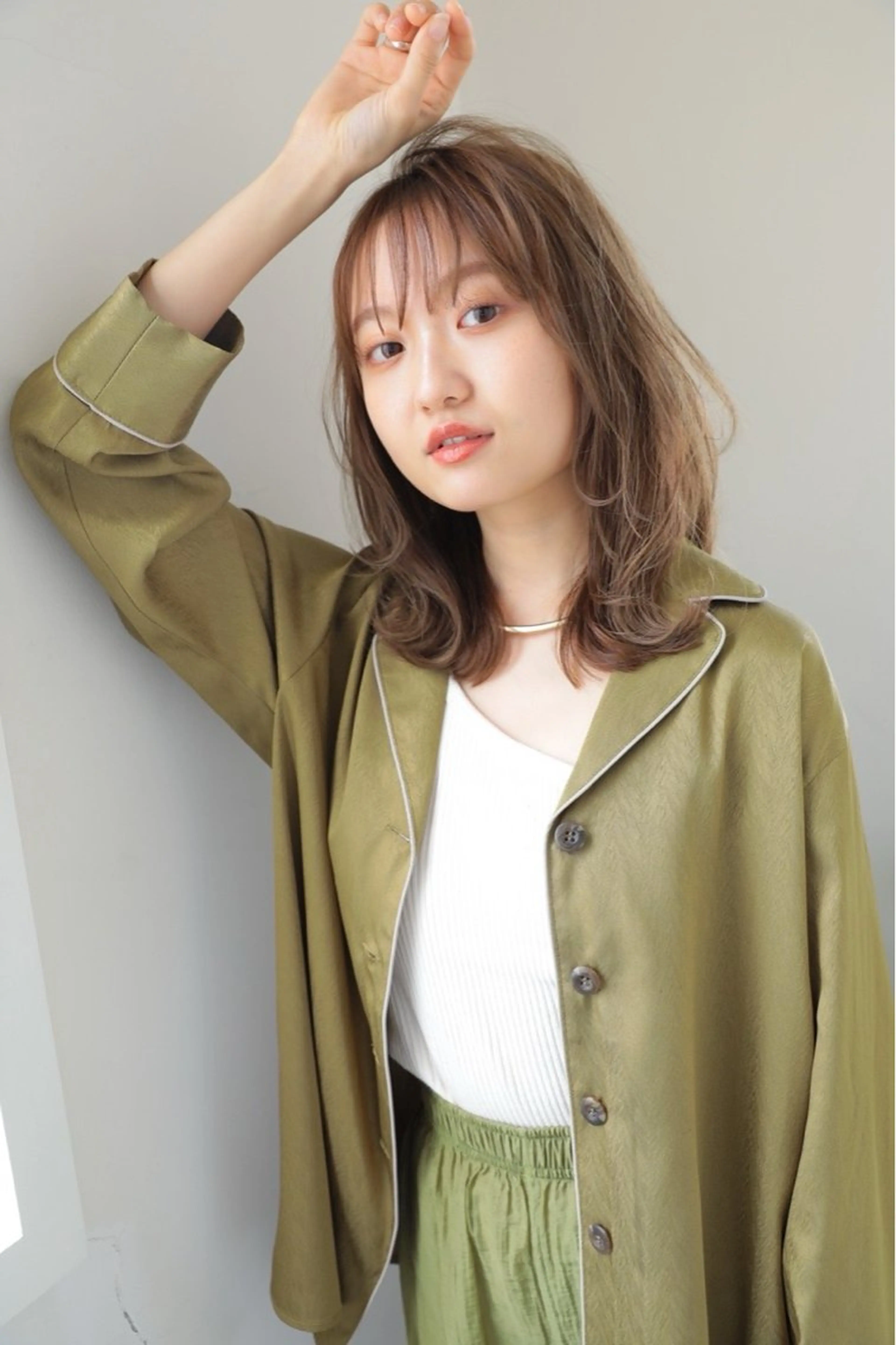 ミディアム アッシュ 顔周りカット 髪質改善 韓国風ヘア レイヤーカット 藤原 侑香のヘアスタイル