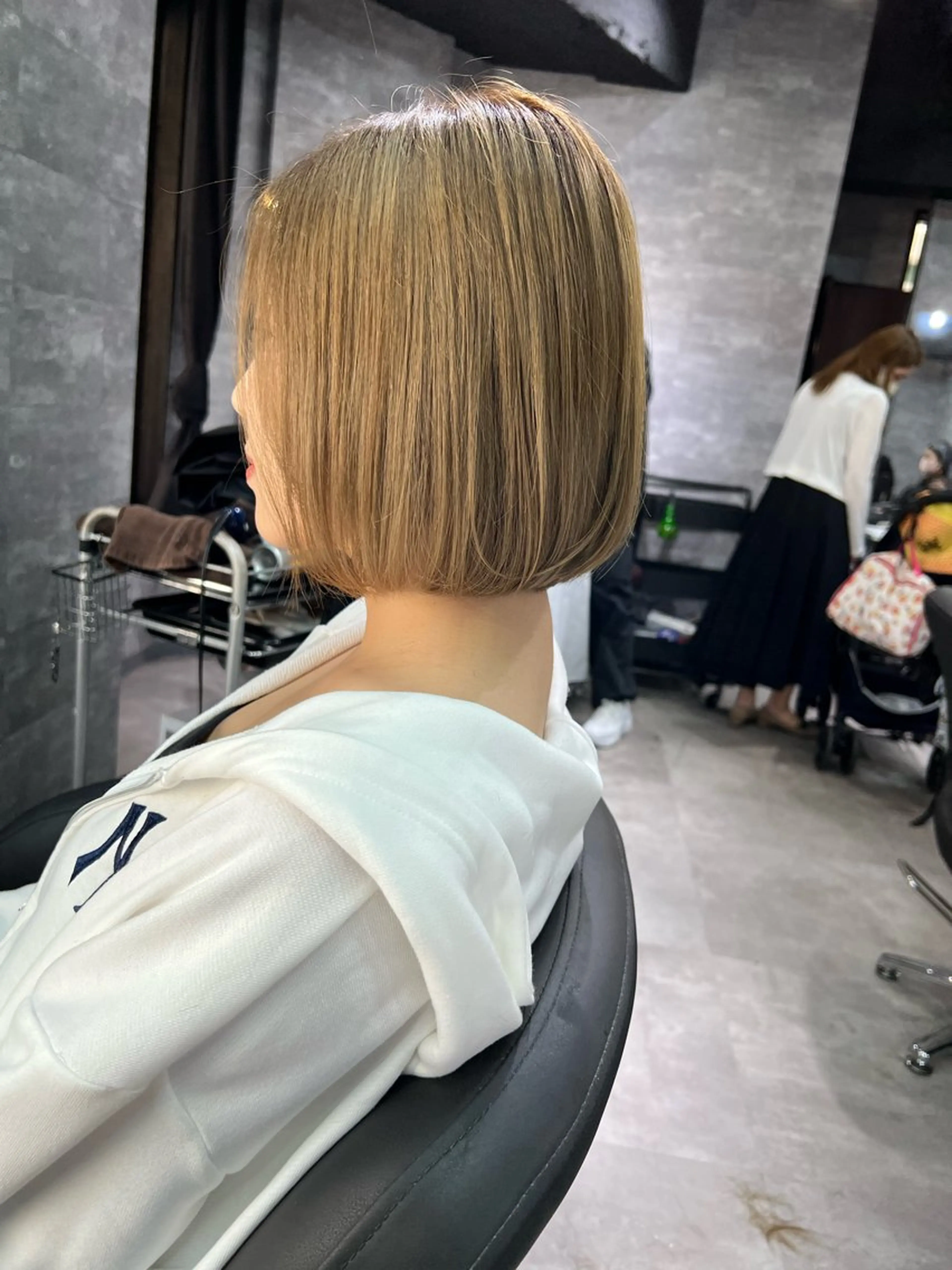 ショート カット ヘアカラー トリートメント RAISE by_WHITEのヘアスタイル