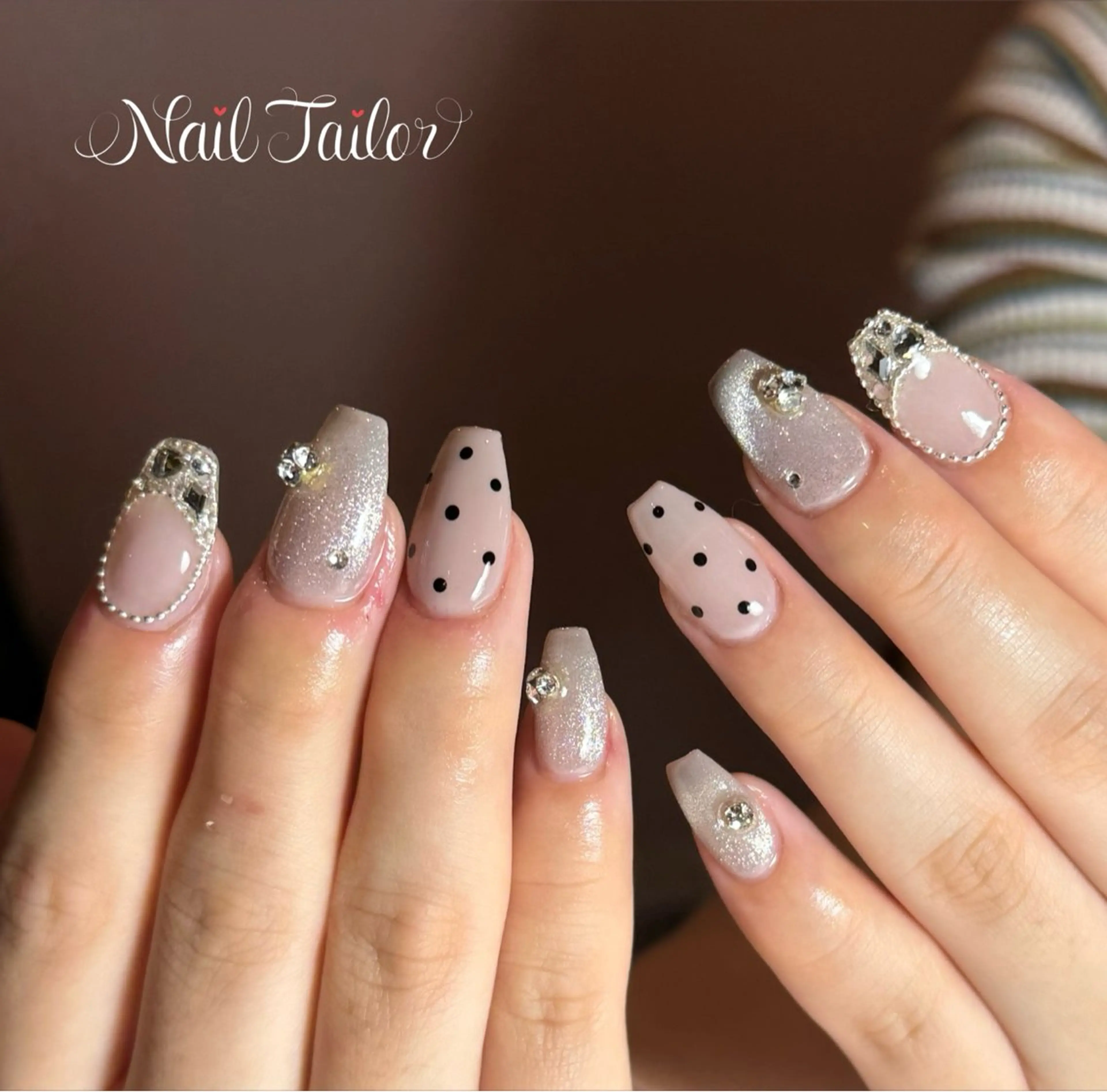 ネイル アートネイル ドット 長さ出し ジェルネイル ガーリー NailTailor ネイルテイラーのネイルデザイン