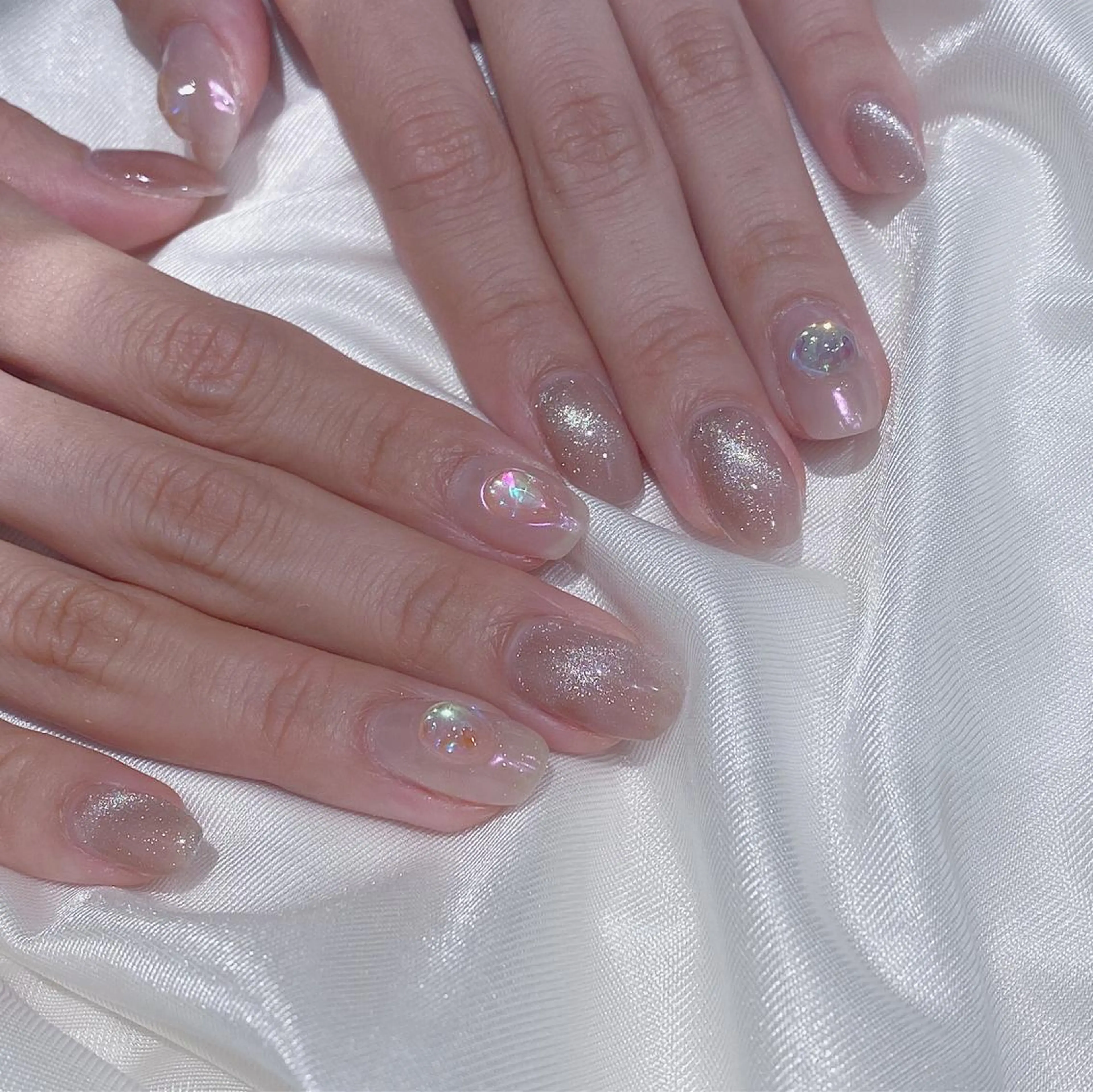 ネイル アートネイル 𝘙𝘪𝘰𝘯𝘢 ...🕯🤍のネイルデザイン