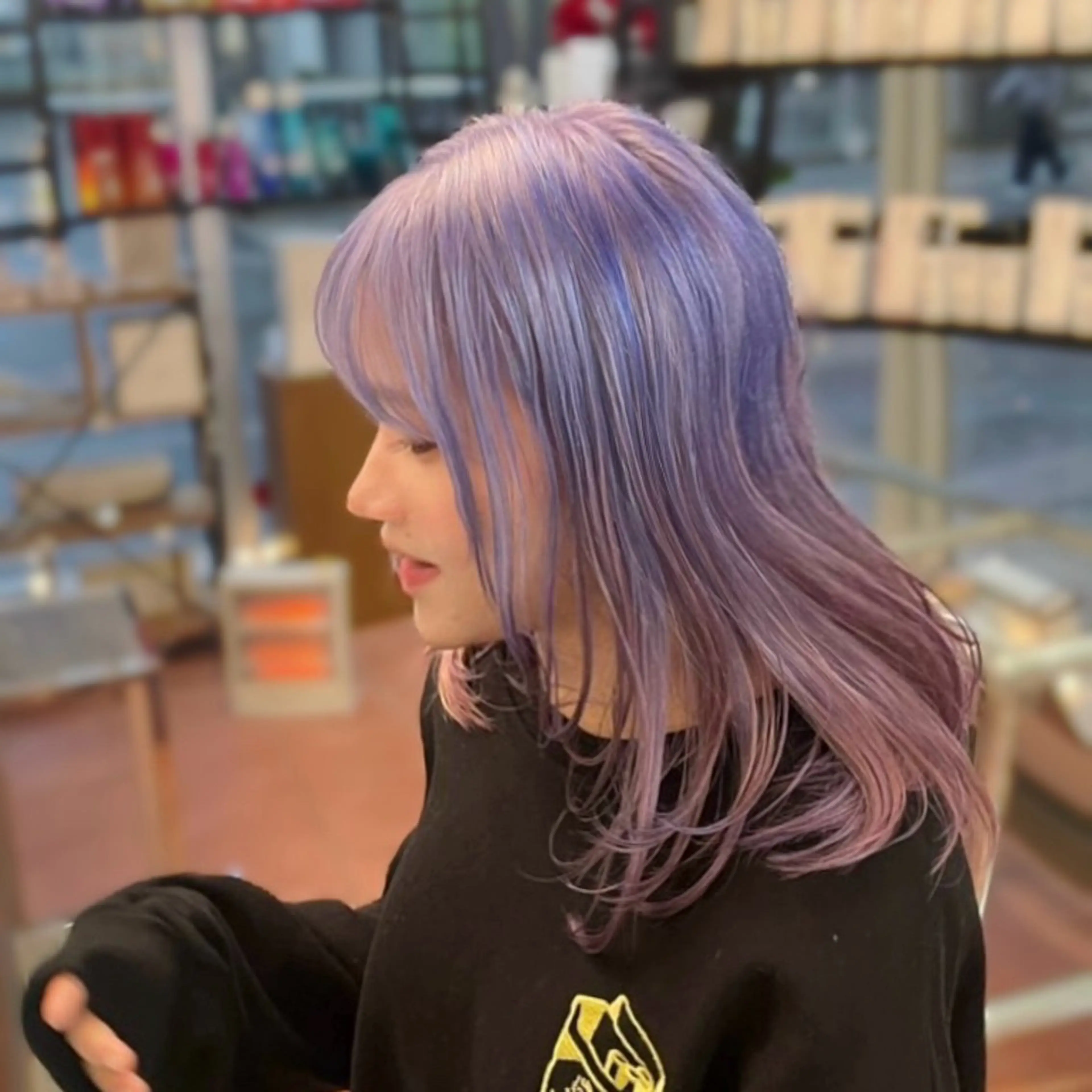 ミディアム カラー ブルーカラー ブルーパープル ピンクカラー パープルカラー ヘアカラー トリートメント ⭐️韓国ブリーチ 顔周りカット⭐️のヘアスタイル