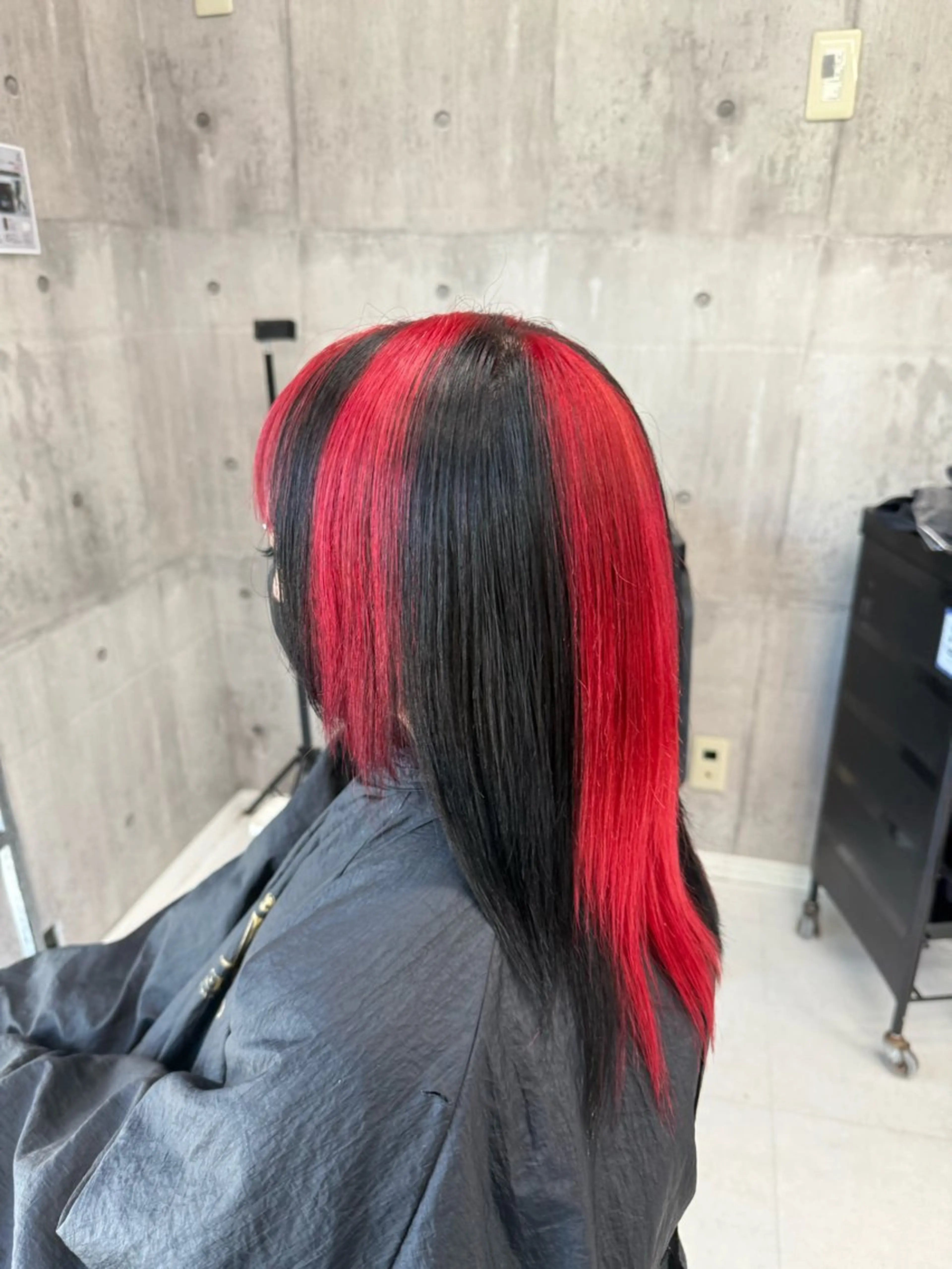 セミロング カラー メンズ メンズバレイヤージュ メンズブリーチ メンズハイライト メンズハイトーン メンズインナーカラー ヘアカラー トリートメント ☁️かずき☁️青.紫 推し活カラー💫のヘアスタイル