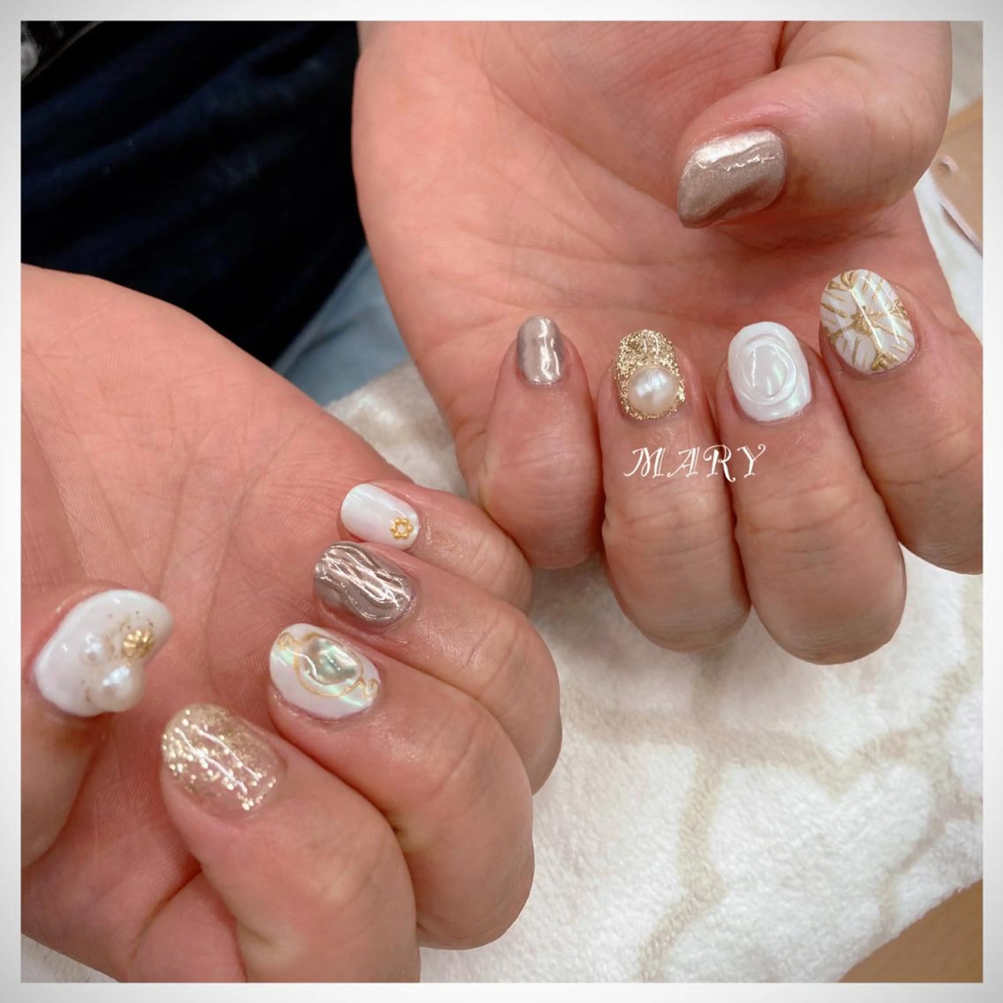 ネイル アートネイル ミラーネイル 持ち込み ニュアンスネイル ホワイト ハンドネイル Mary nail .narumiのネイルデザイン