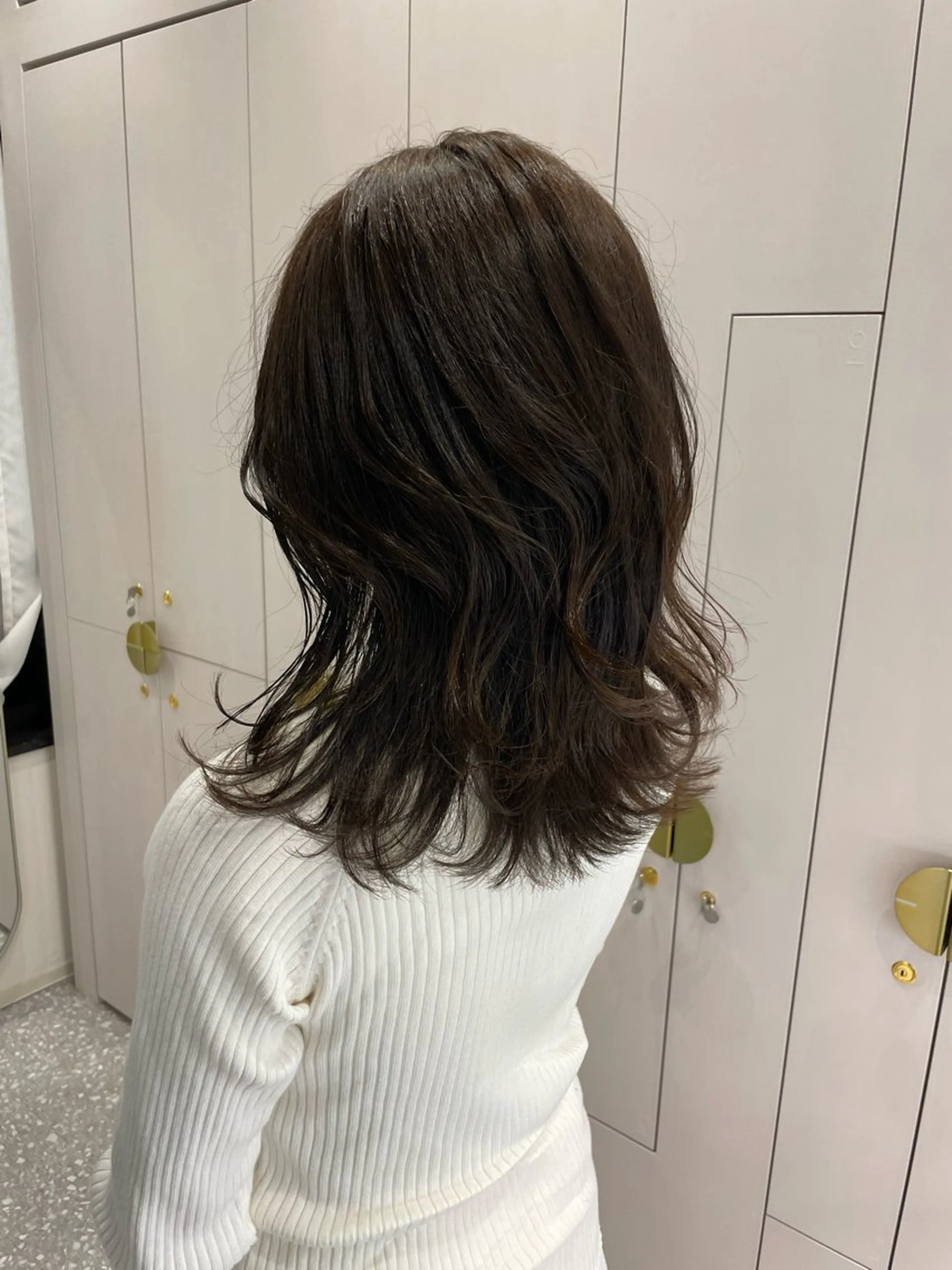 セミロング カラー ベージュカラー ブリーチ 透明感カラー ブリーチなしカラー オリーブベージュ 暖色/オリーブカラー /中村未来🍒🫒のヘアスタイル