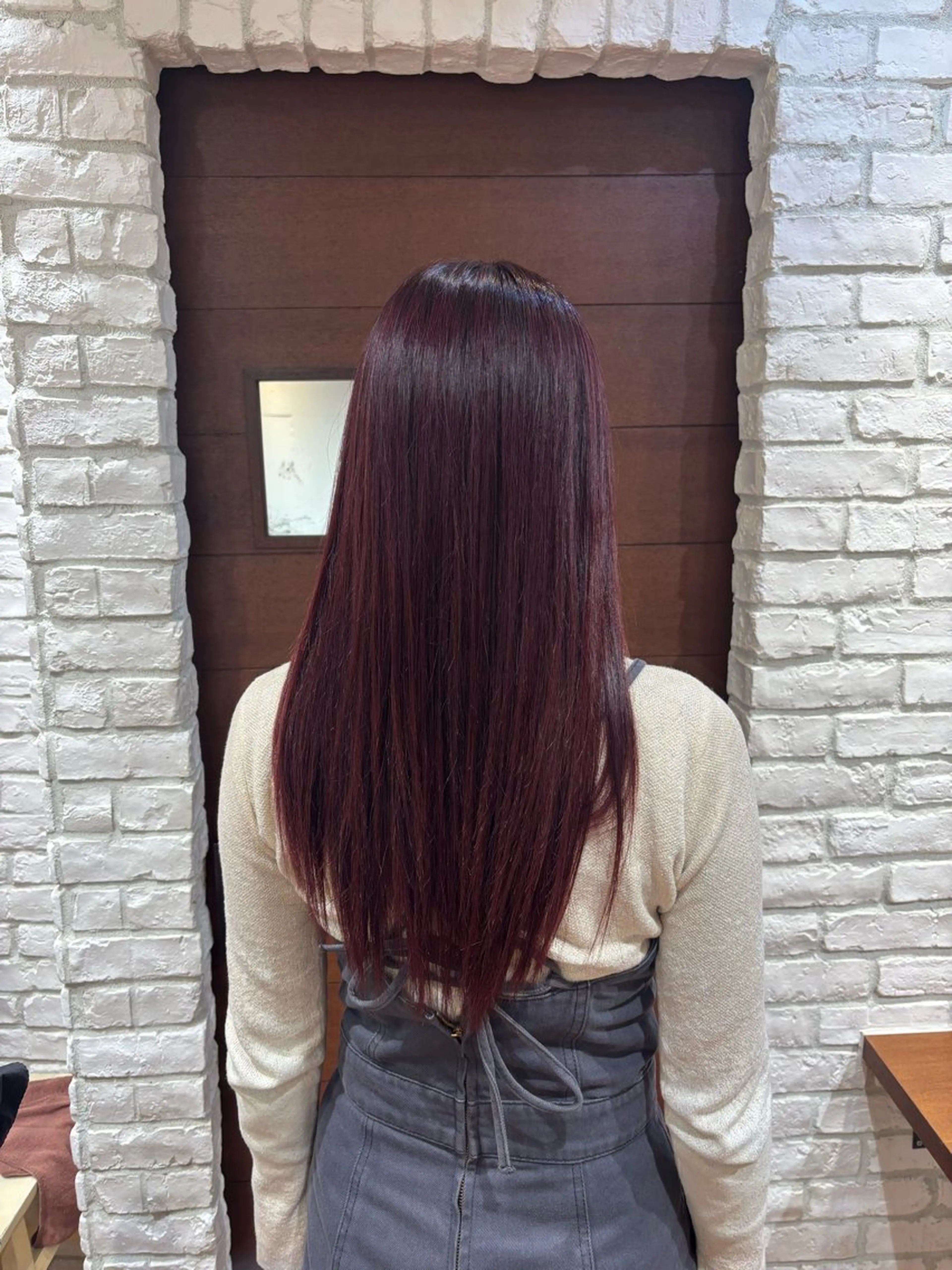 カラー カシス 岩崎 優のヘアスタイル