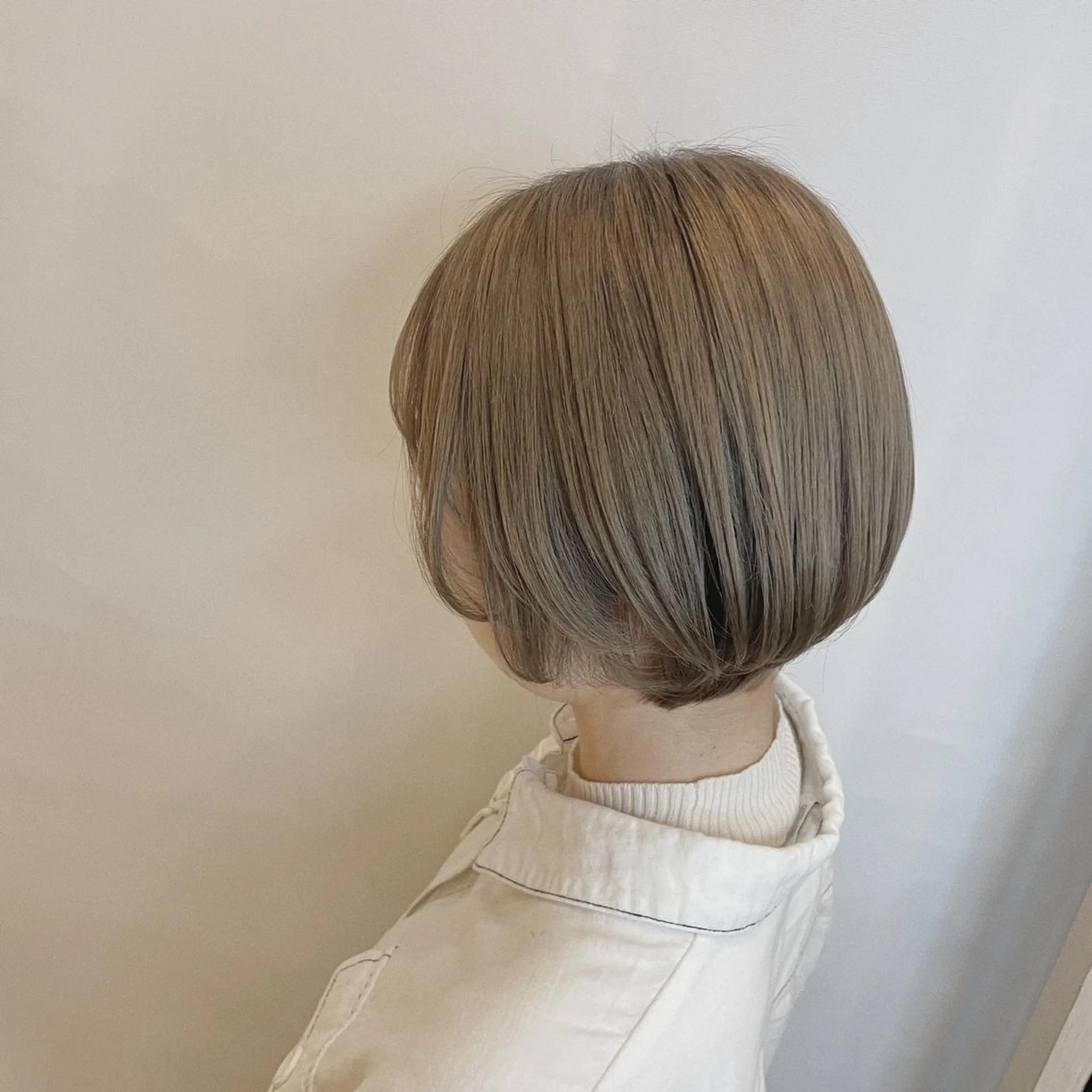 ショート カラー ベージュカラー ミルクティーベージュ 落合 美穂のヘアスタイル