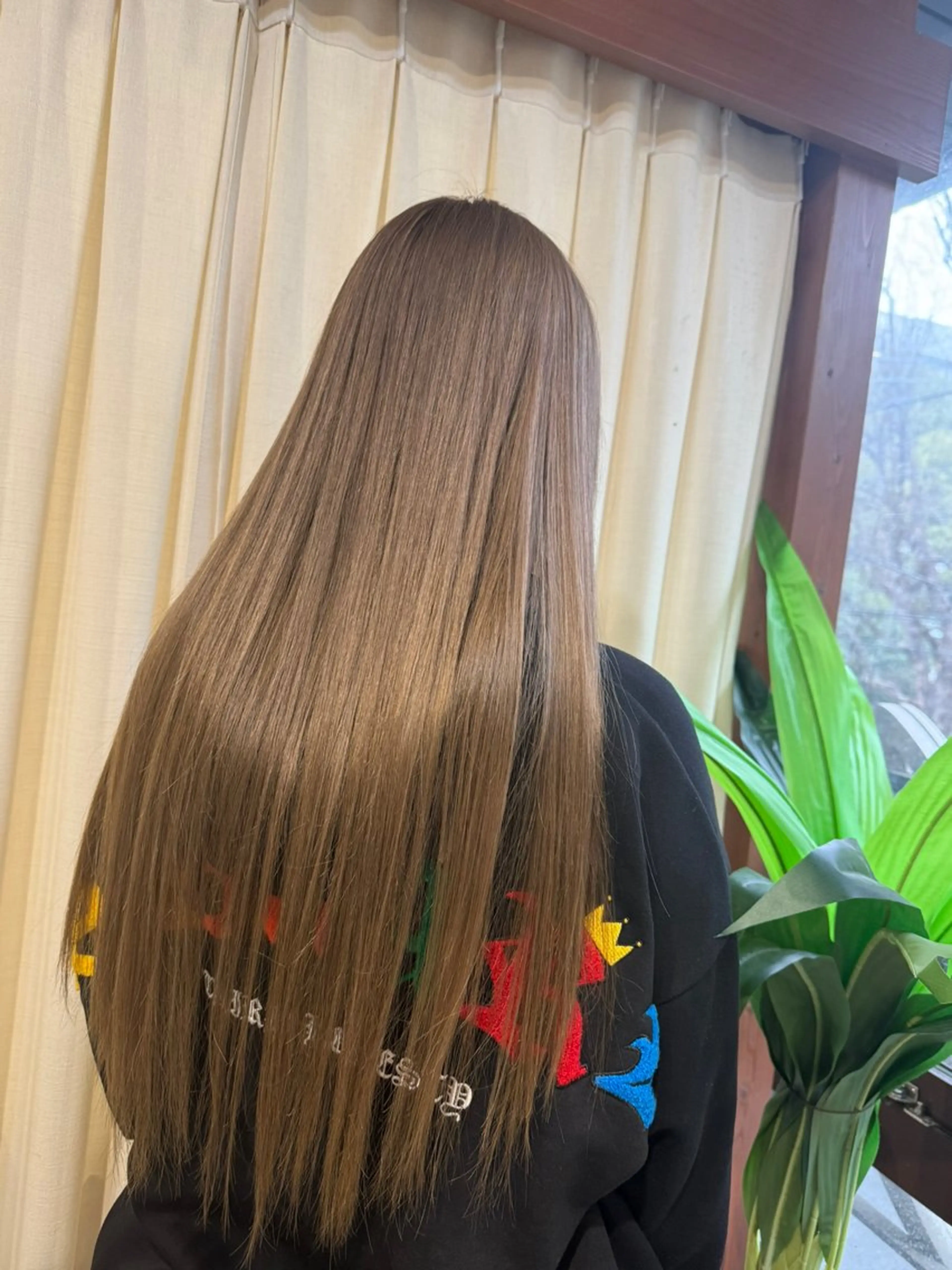 ロング カラー グレージュ ヘアカラー トリートメント RINA .のヘアスタイル