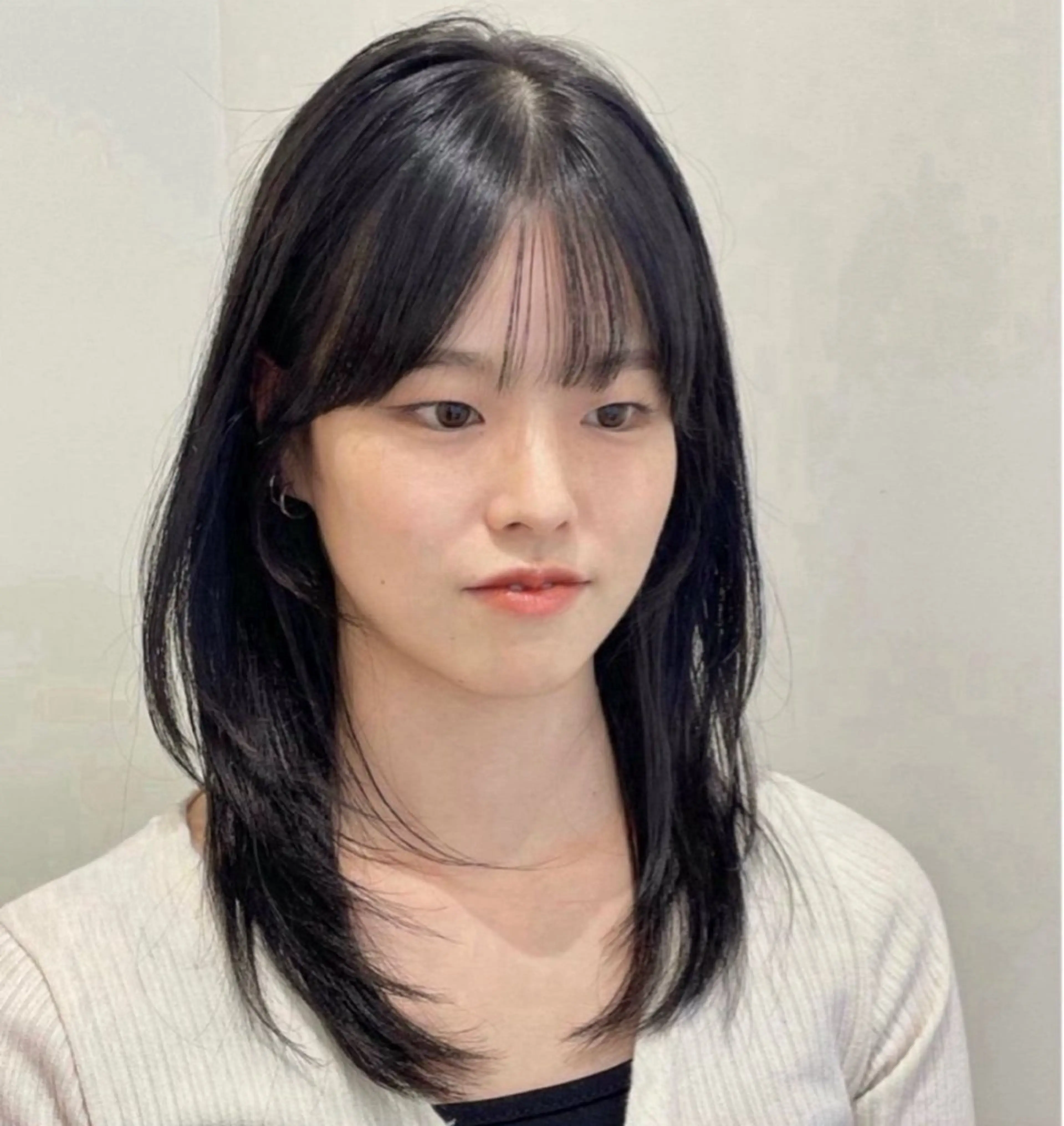 ミディアム ハッシュカット 韓国風ヘア レイヤーカット カット ヘアカラー トリートメント ❤︎︎韓国ヘア❤︎︎ 𝑺𝒉𝒊𝒉𝒐のヘアスタイル