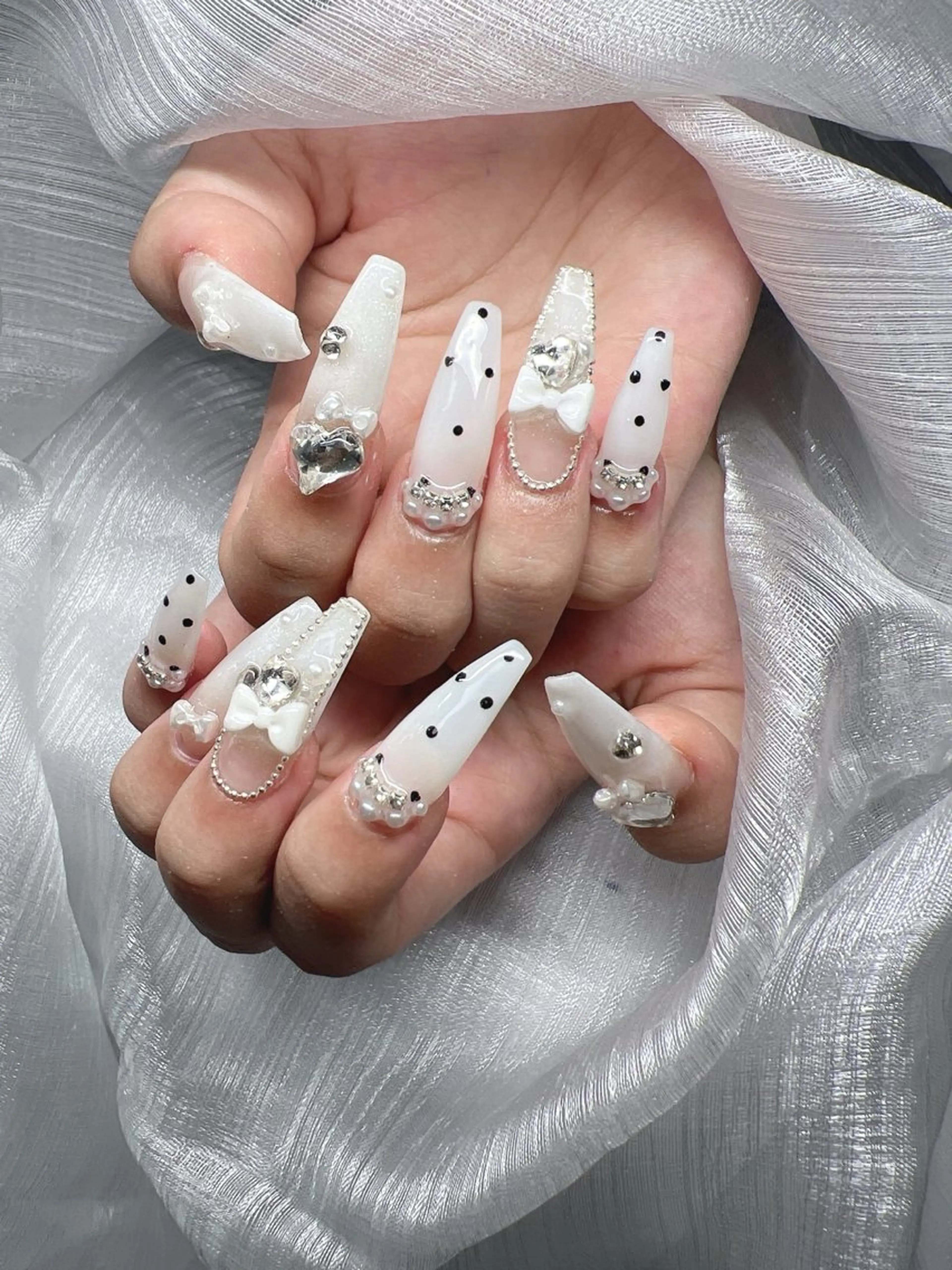 ネイル 長さ出し グラデーション 卒業式 キラキラネイル マグネットネイル ハンドネイル Lee Nailsのネイルデザイン