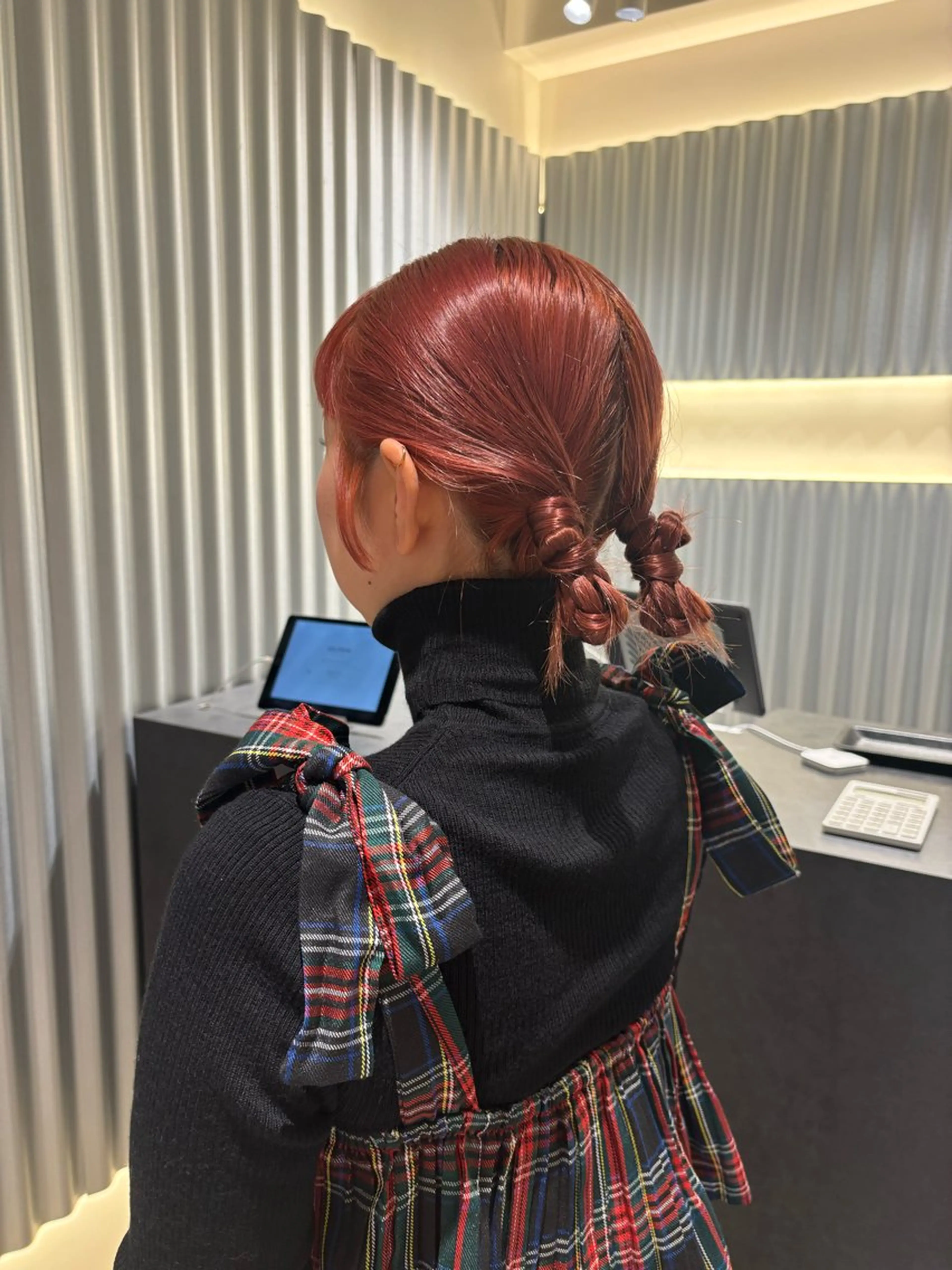 ロング カラー ヘアアレンジ オレンジピンク カット ヘアカラー トリートメント ヘッドスパ ヘアセット 押切 響 のヘアスタイル