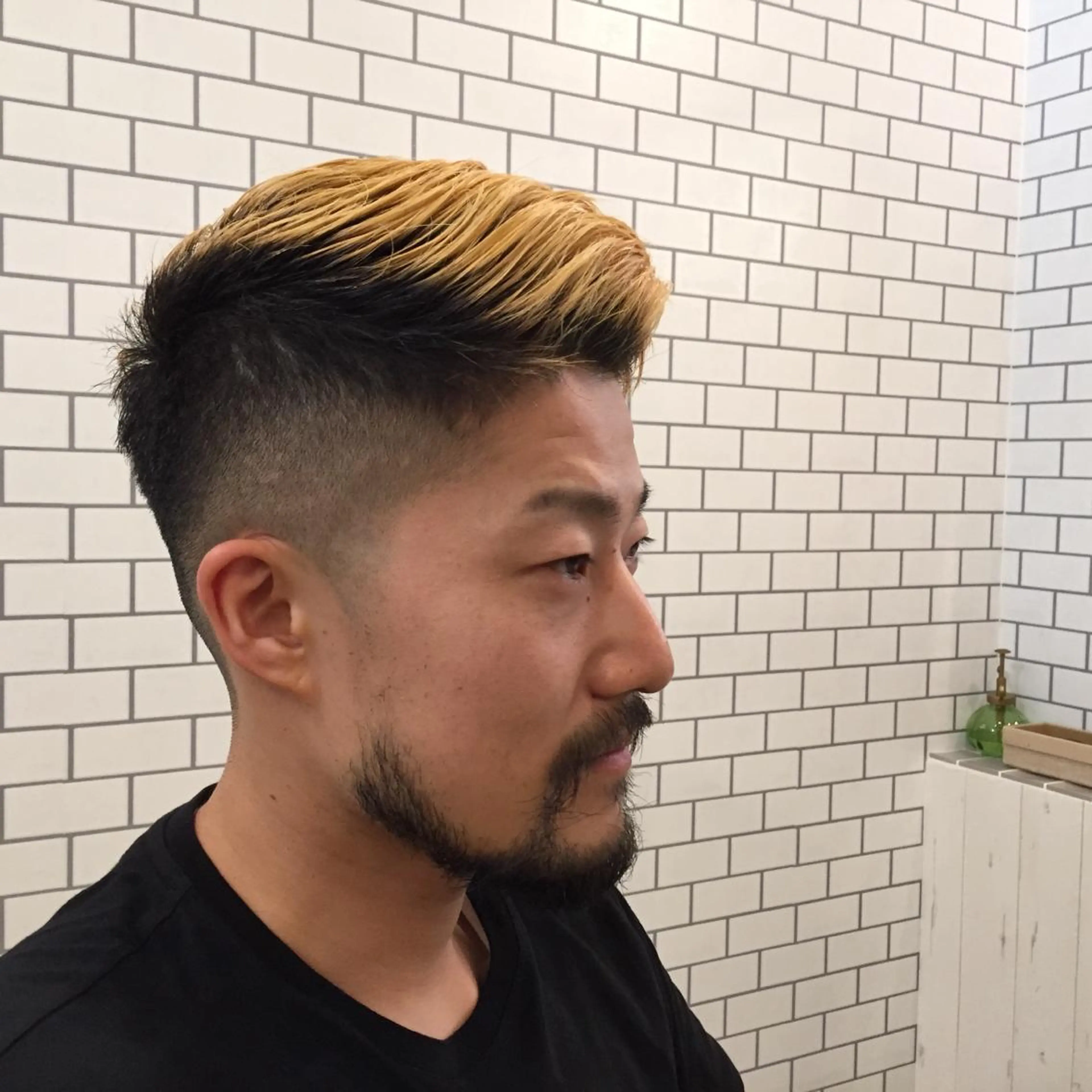 ショート パーマ メンズ フェードカット 濡れパン スキンフェード 石鳶 勝のヘアスタイル