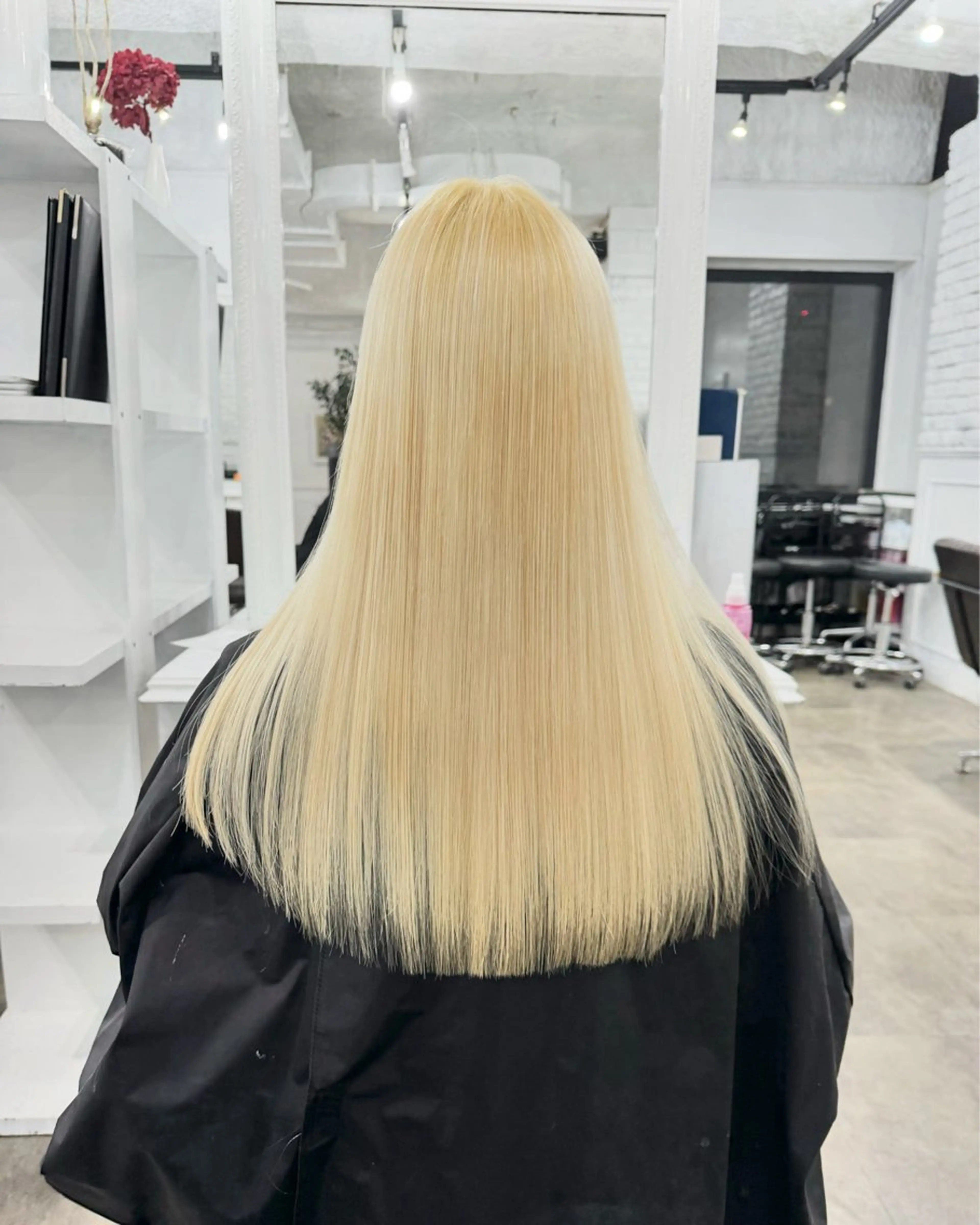 ロング カラー バレイヤージュ ミストバング ベージュカラー ブリーチ 抜きっぱなしブロンド SALOWIN札幌大通り所属・札幌ブリーチカラー/ ダブルカラー/ドイのヘアスタイル