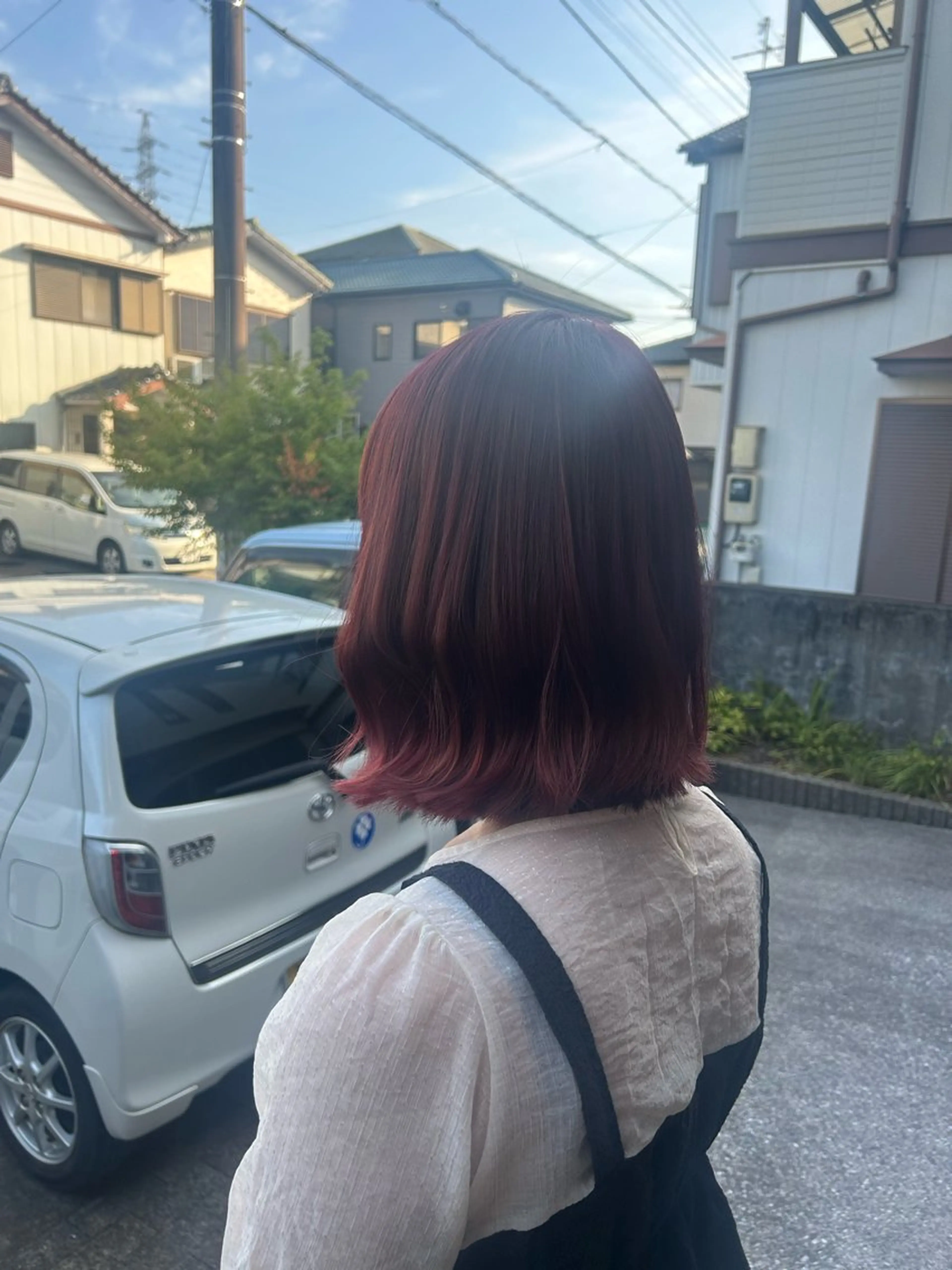ミディアム カラー 切りっぱなしボブ ボルドーカラー ボブ 城山 歩のヘアスタイル
