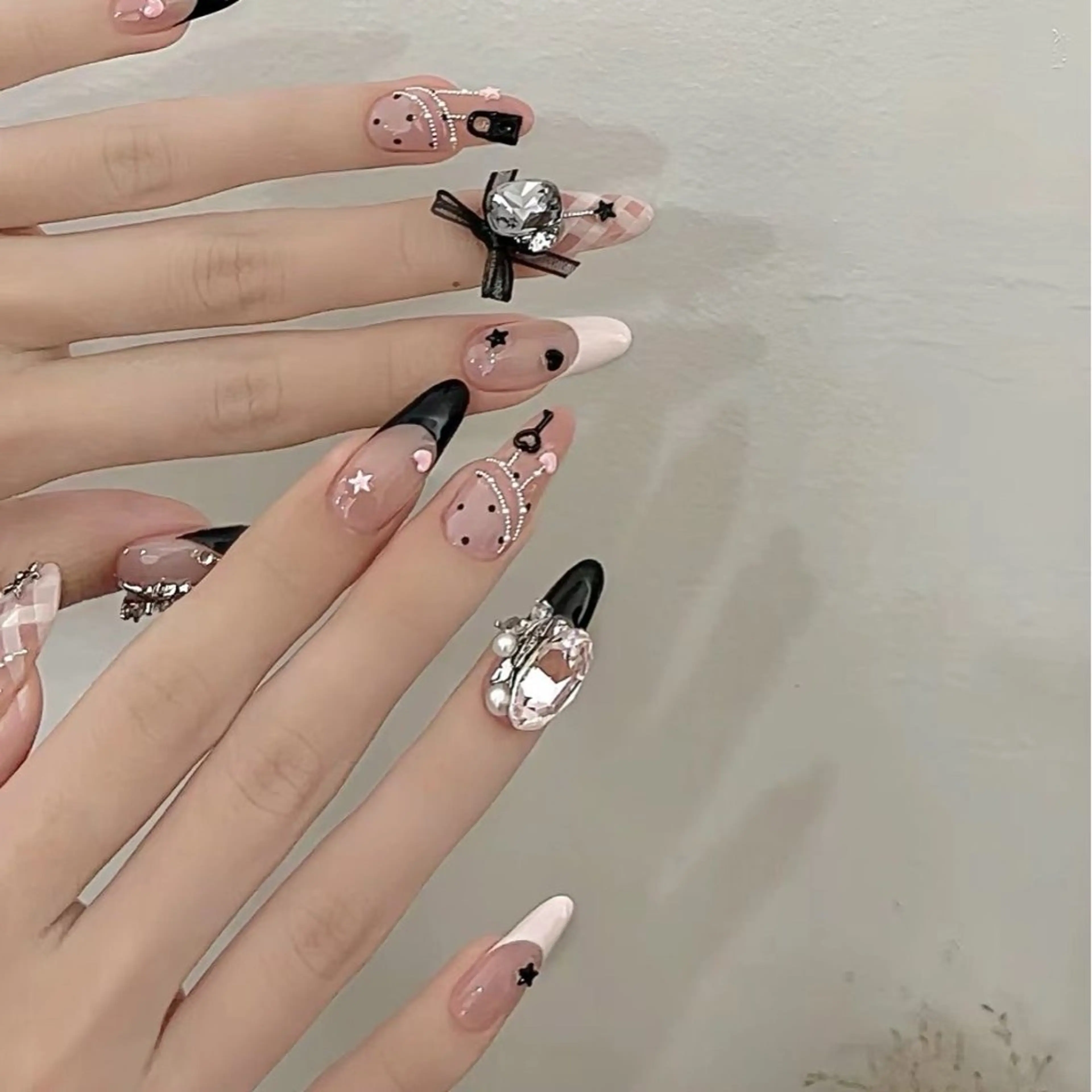 ネイル Queen Nail 柏店　クイーンネイルのネイルデザイン