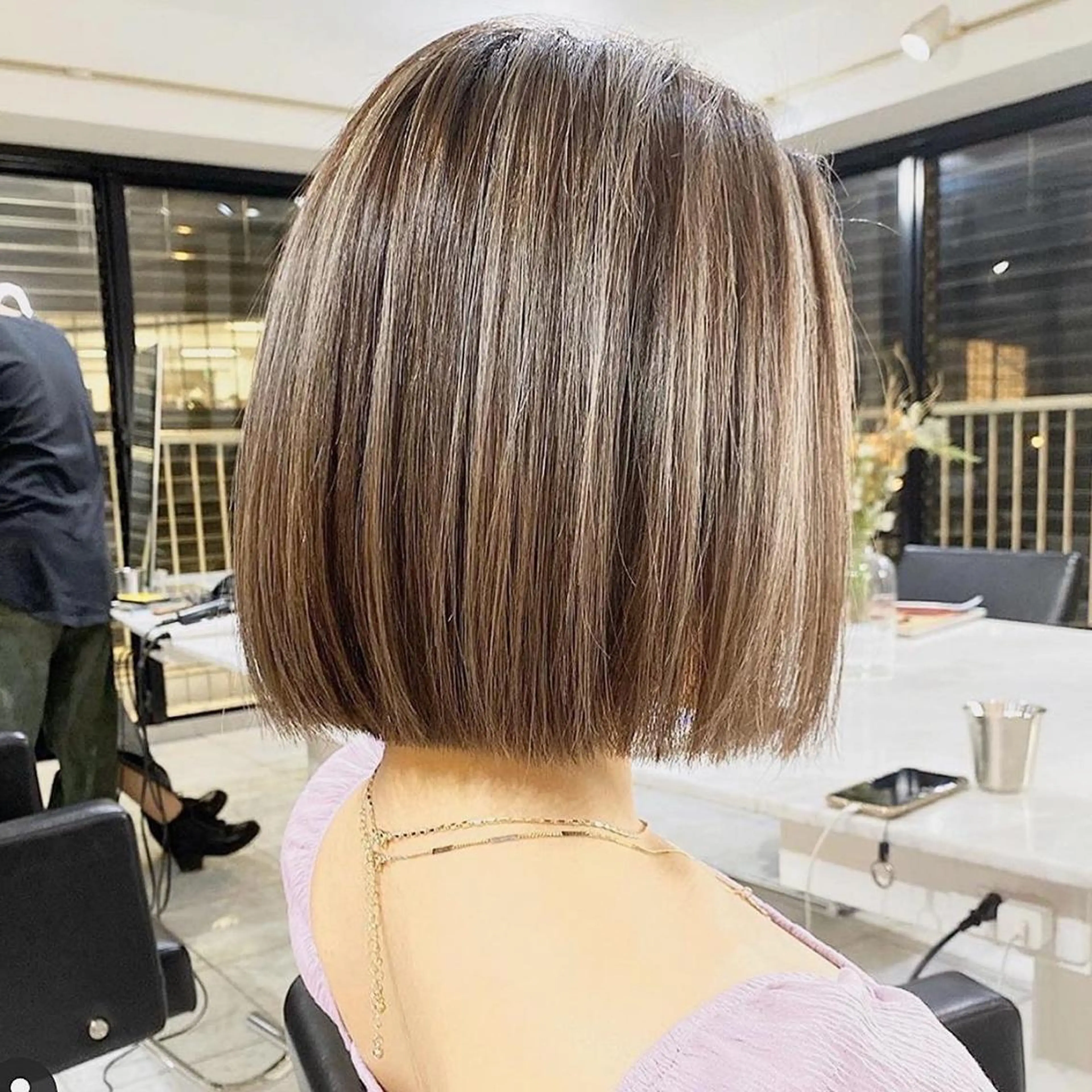 ショート カラー ベージュカラー ハイライトカラー ハイライト ショートヘア カット ヘアカラー トリートメント ヘッドスパ 韓国風×透明感カラー 髪質改善オタベシンヤのヘアスタイル