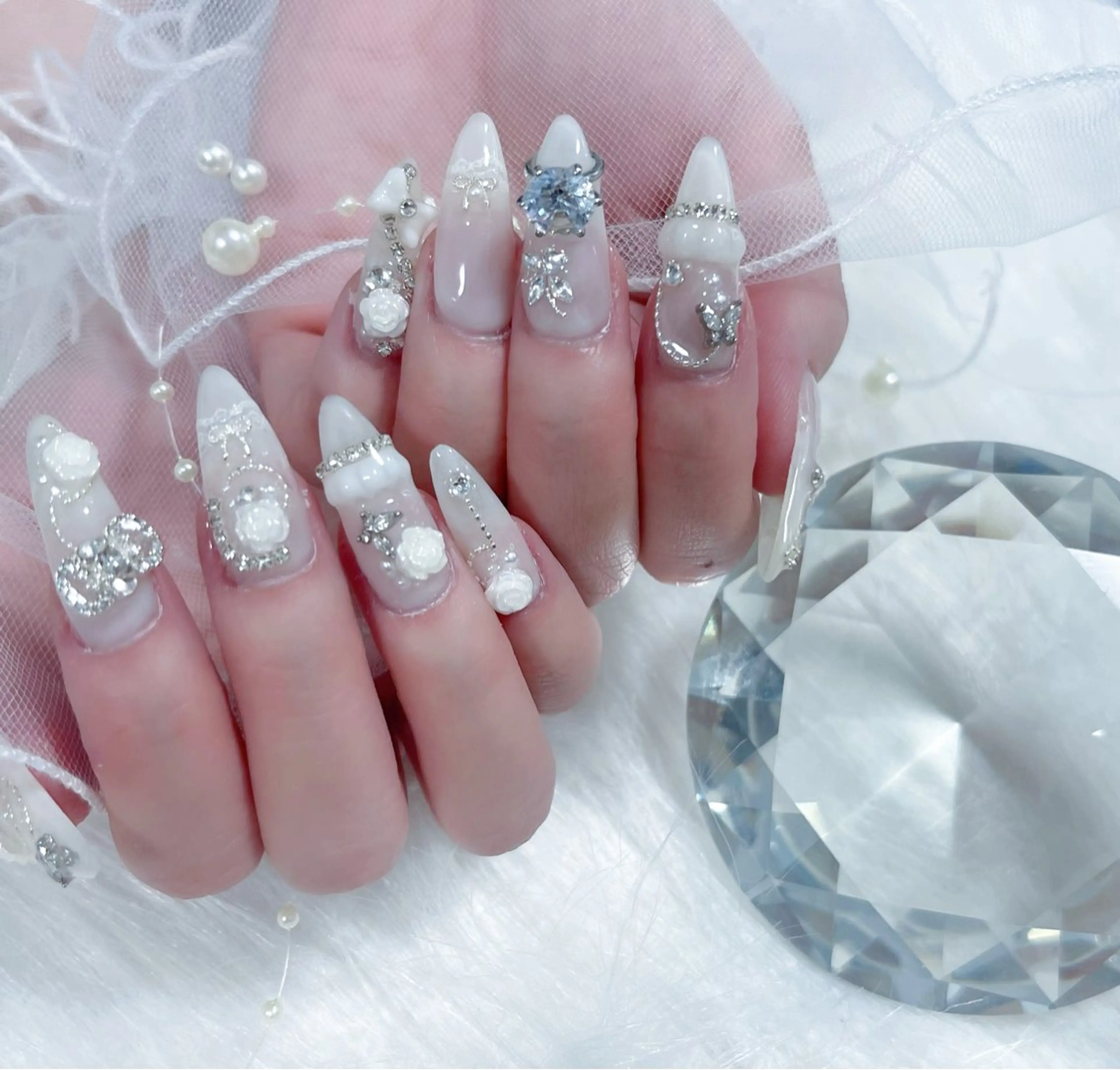 ネイル オーロラネイル クリアネイル フラッシュネイル ジェルネイル グラデーション ハンドネイル Amee Nail Salonのネイルデザイン